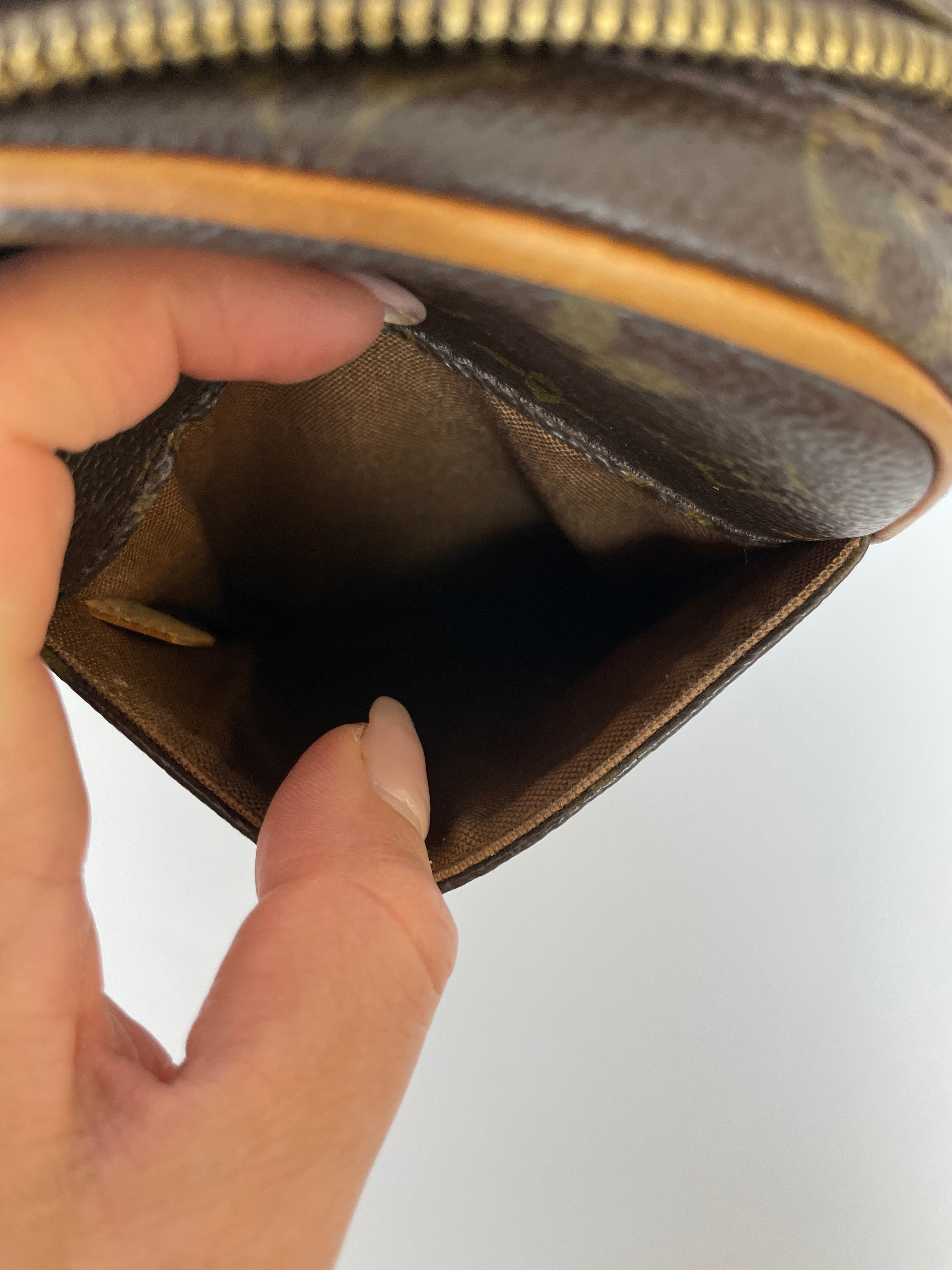 LOUIS VUITTON POCHETTE GANGE BODY BAG USED