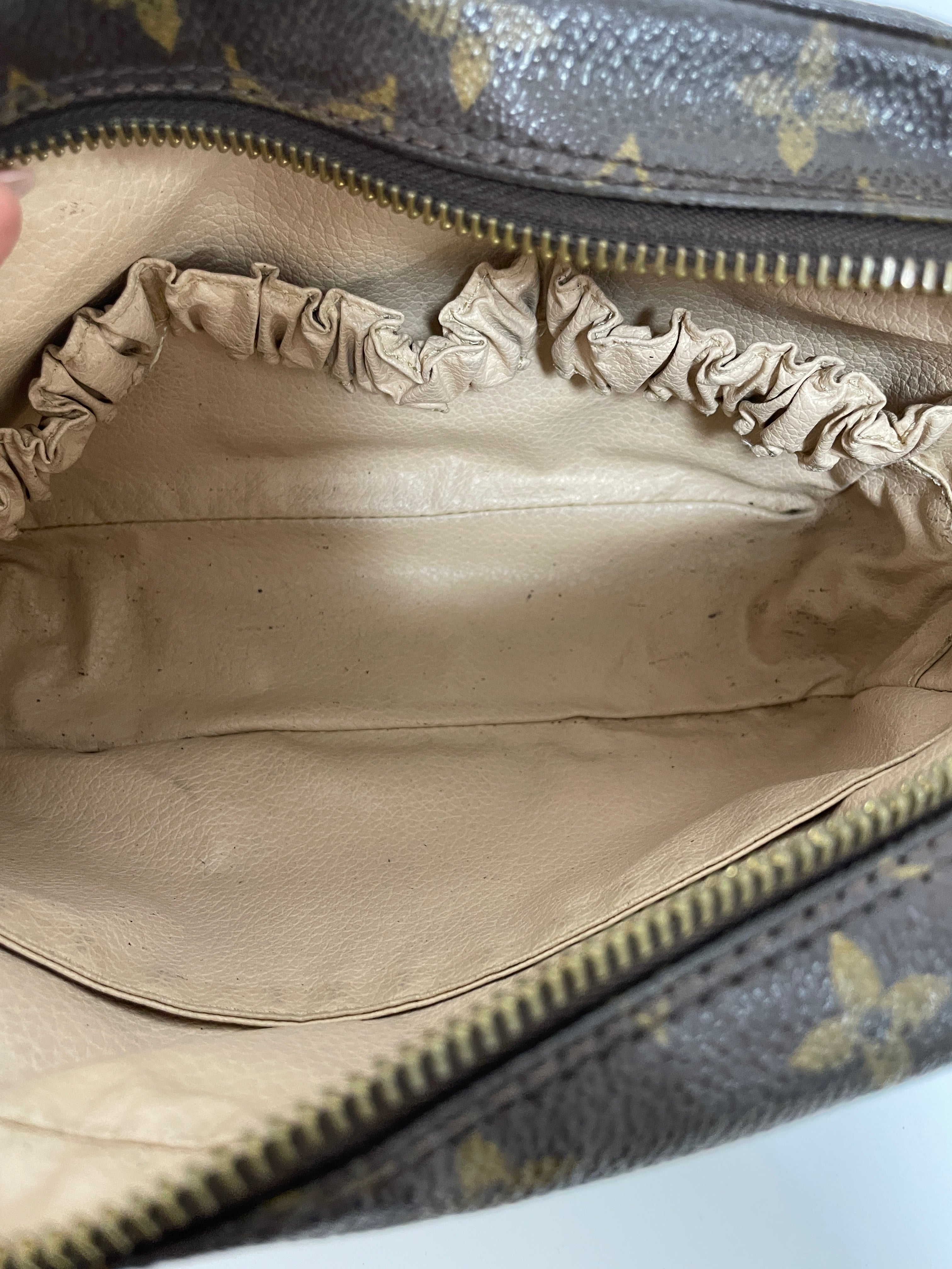Louis Vuitton Trousse 23 Clutch Used