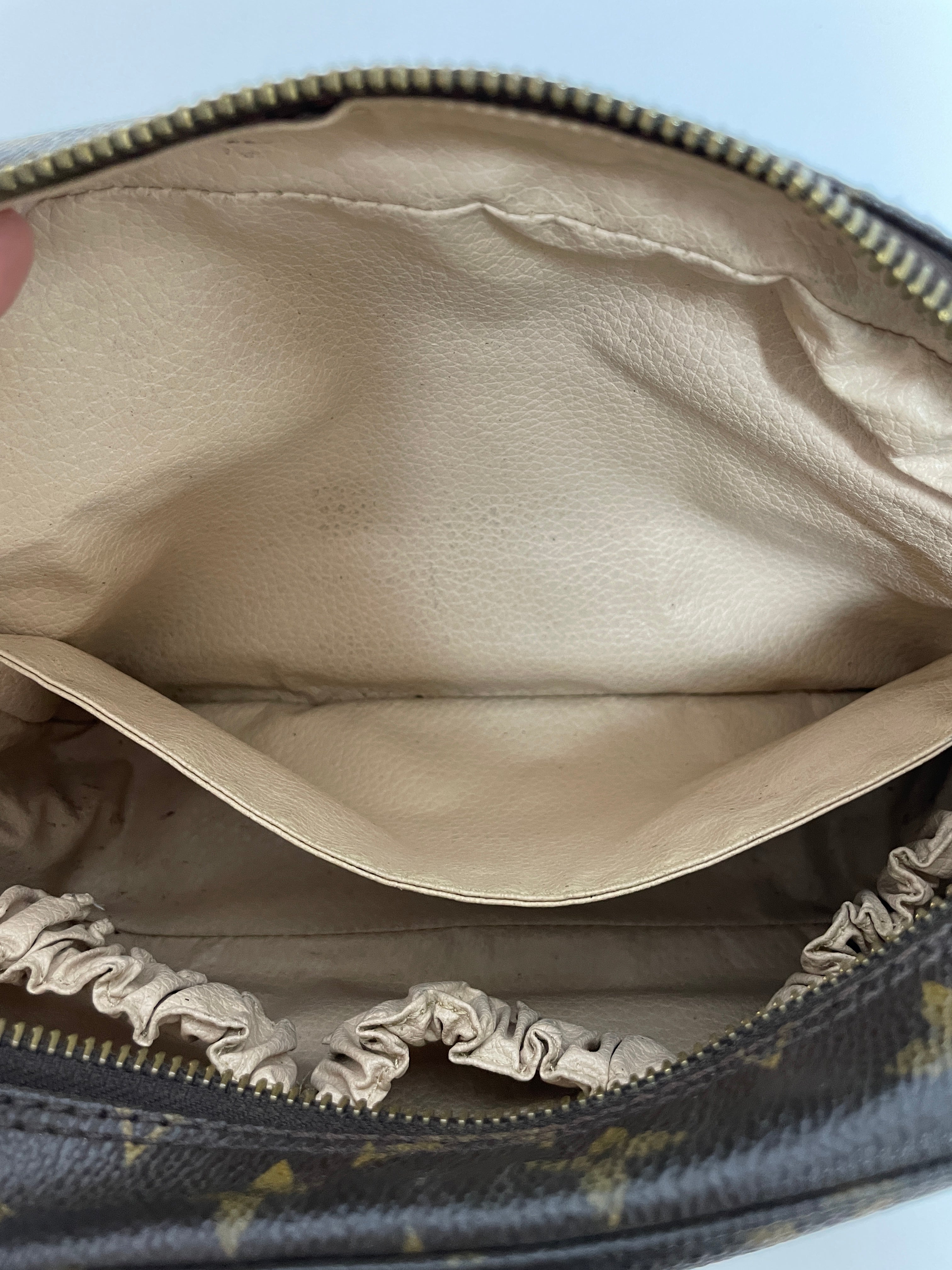 Louis Vuitton Trousse 23 Clutch Used
