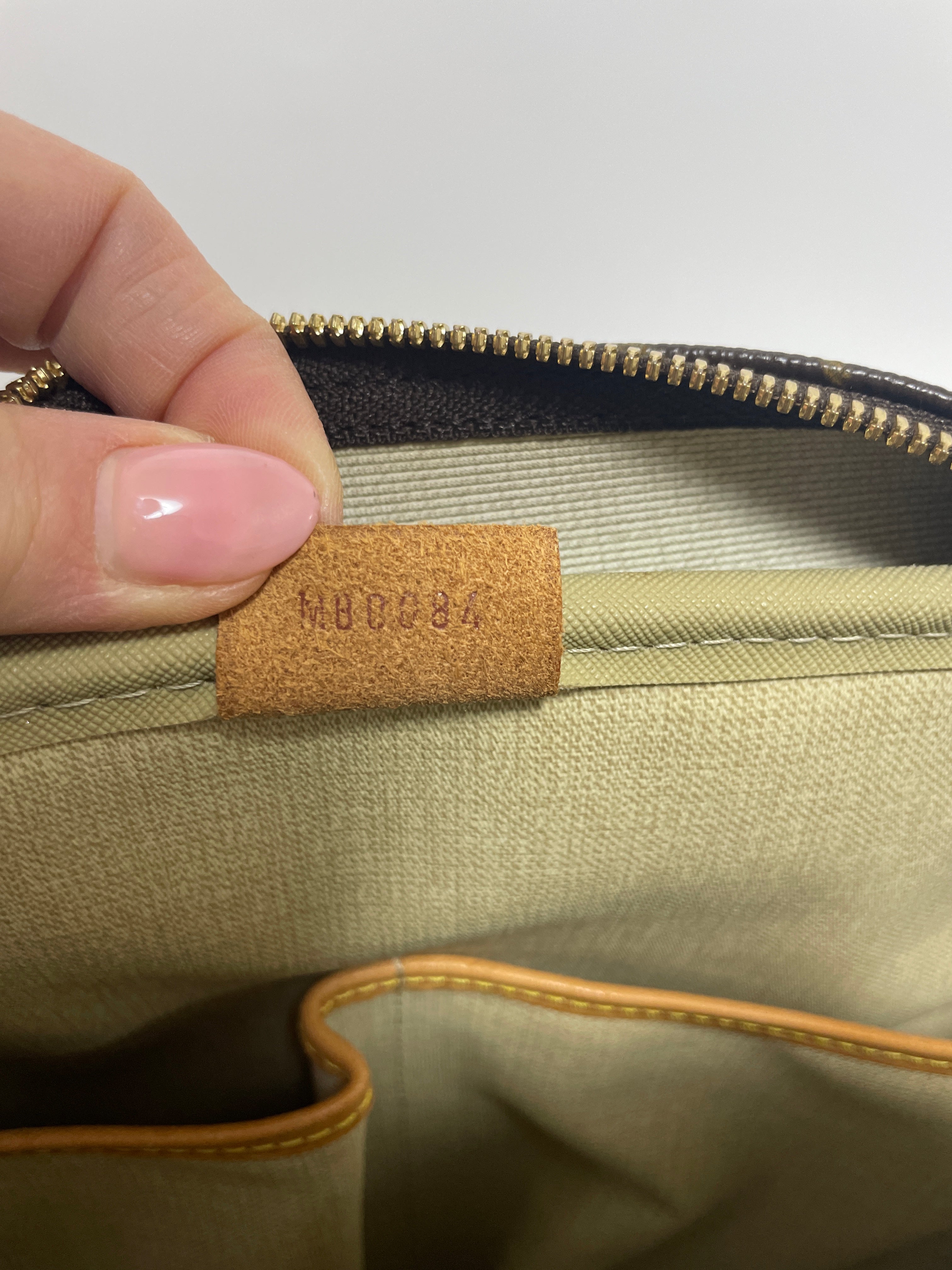 Louis Vuitton Deauville Handbag Used