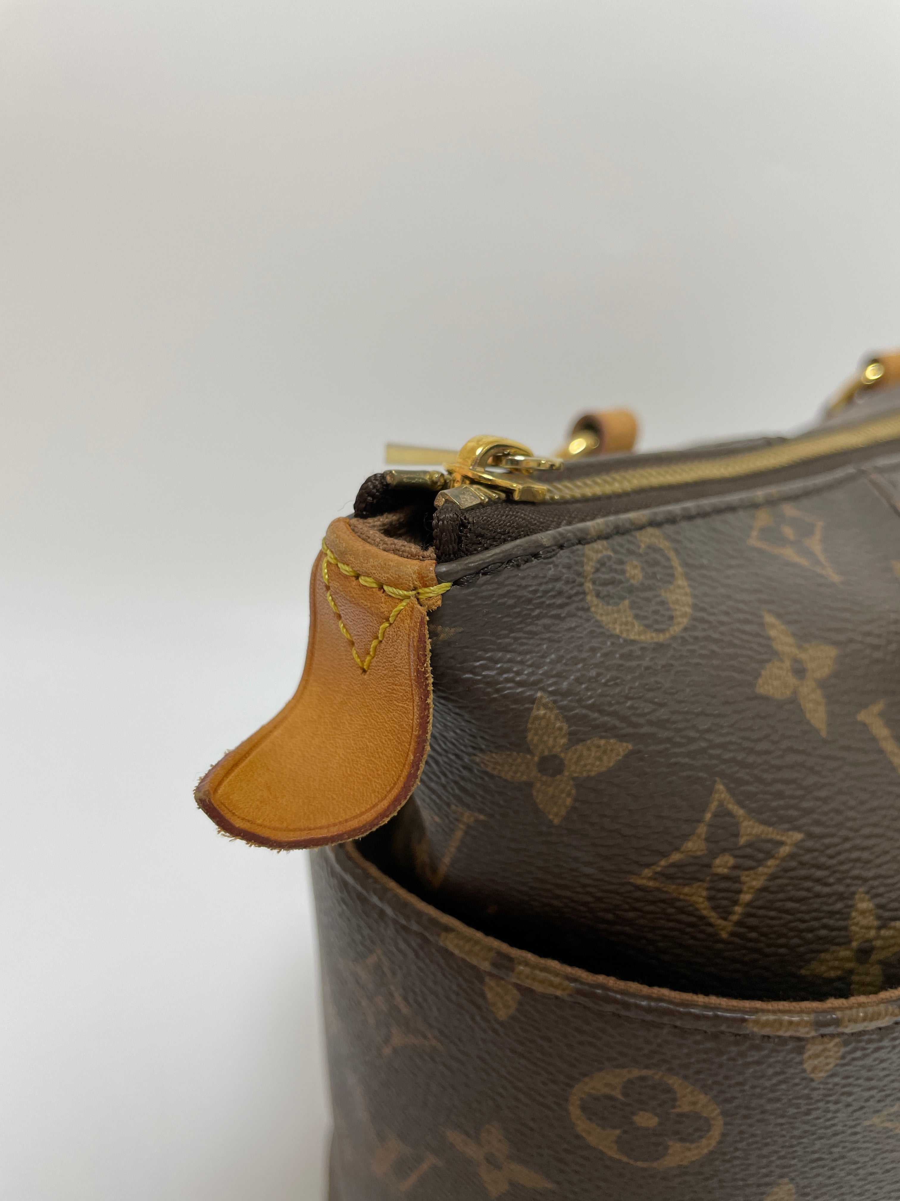 Louis Vuitton Totally PM Handbag Used