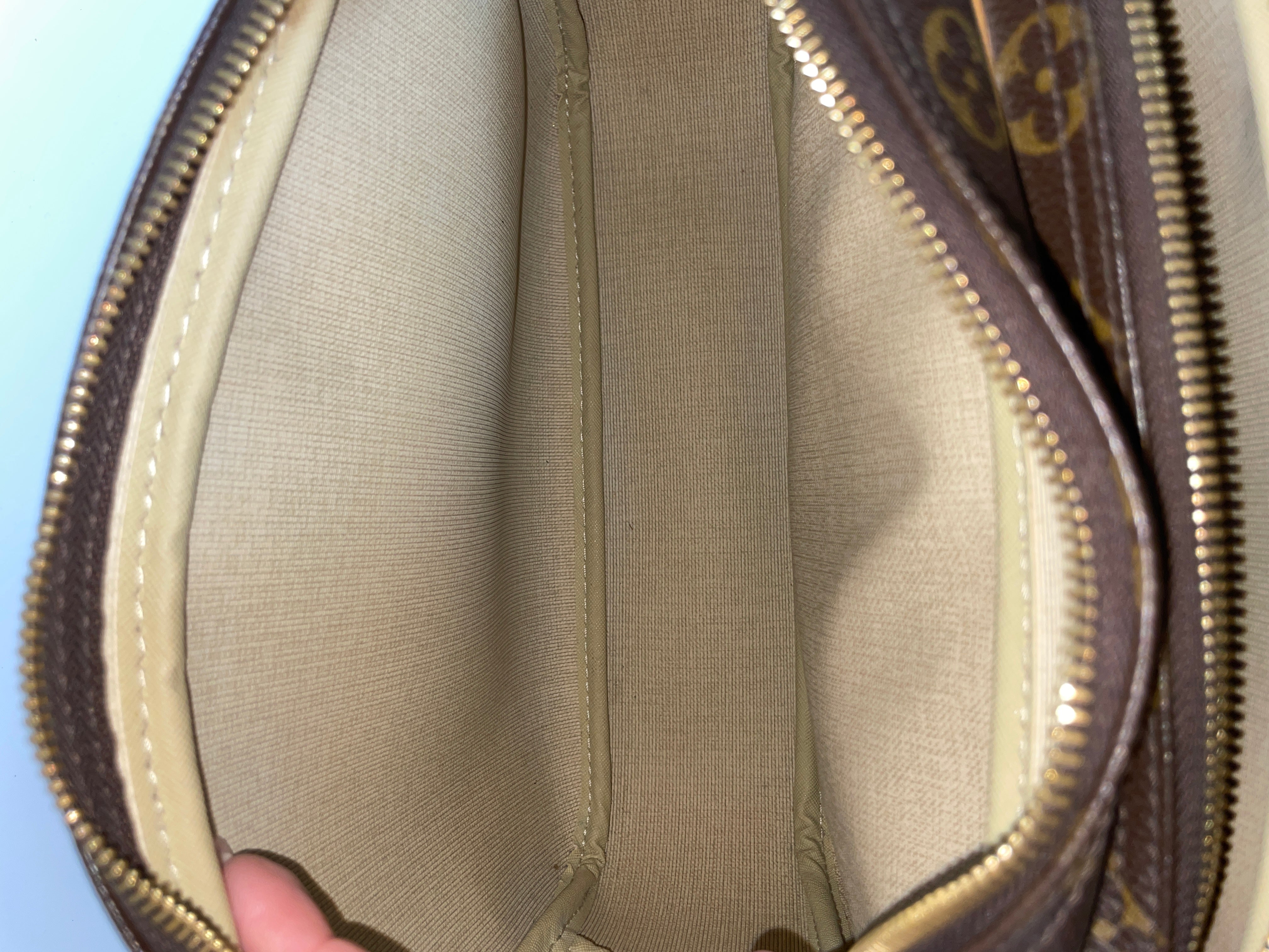 Louis Vuitton Reporter PM Messenger Bag Used