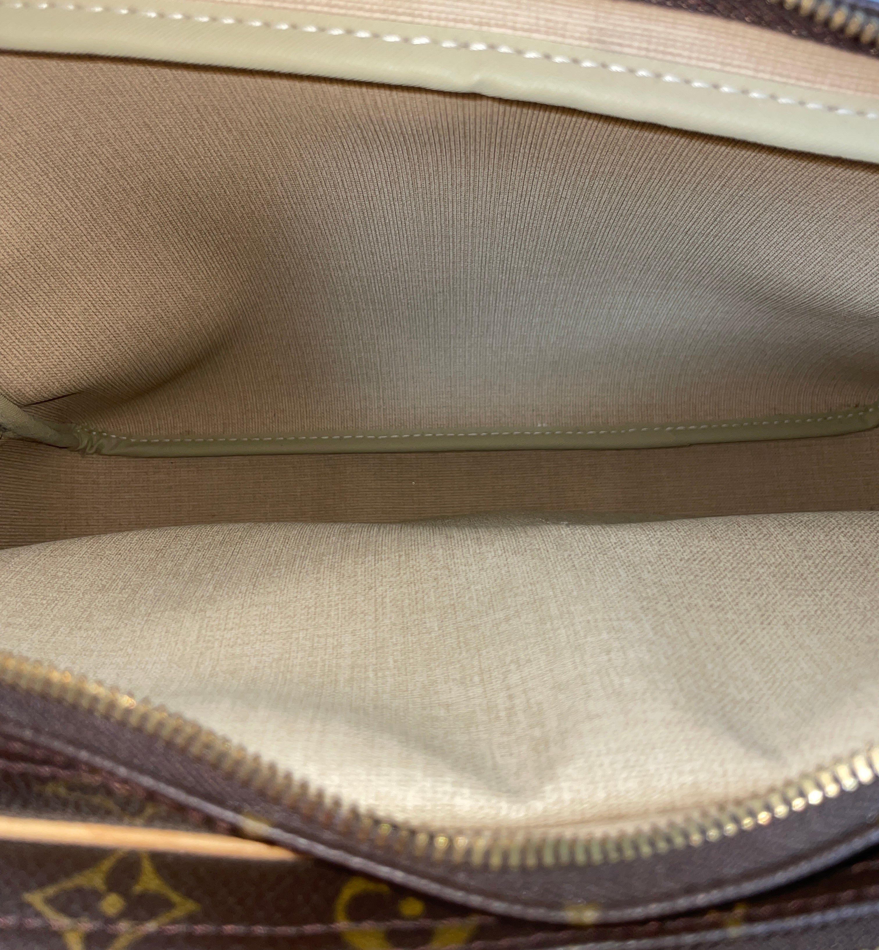 Louis Vuitton Reporter GM Messenger Bag Used