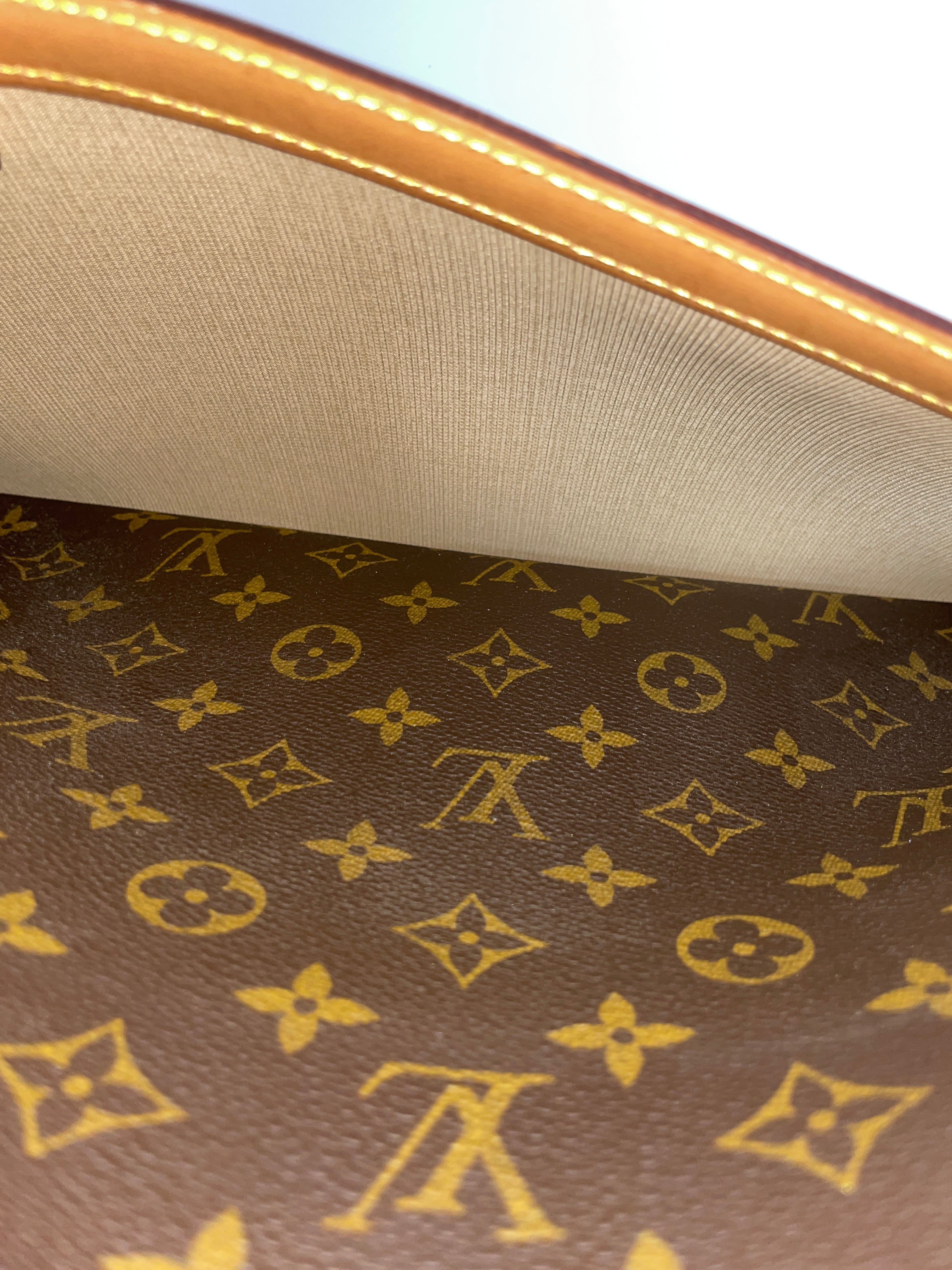 Louis Vuitton Reporter GM Messenger Bag Used