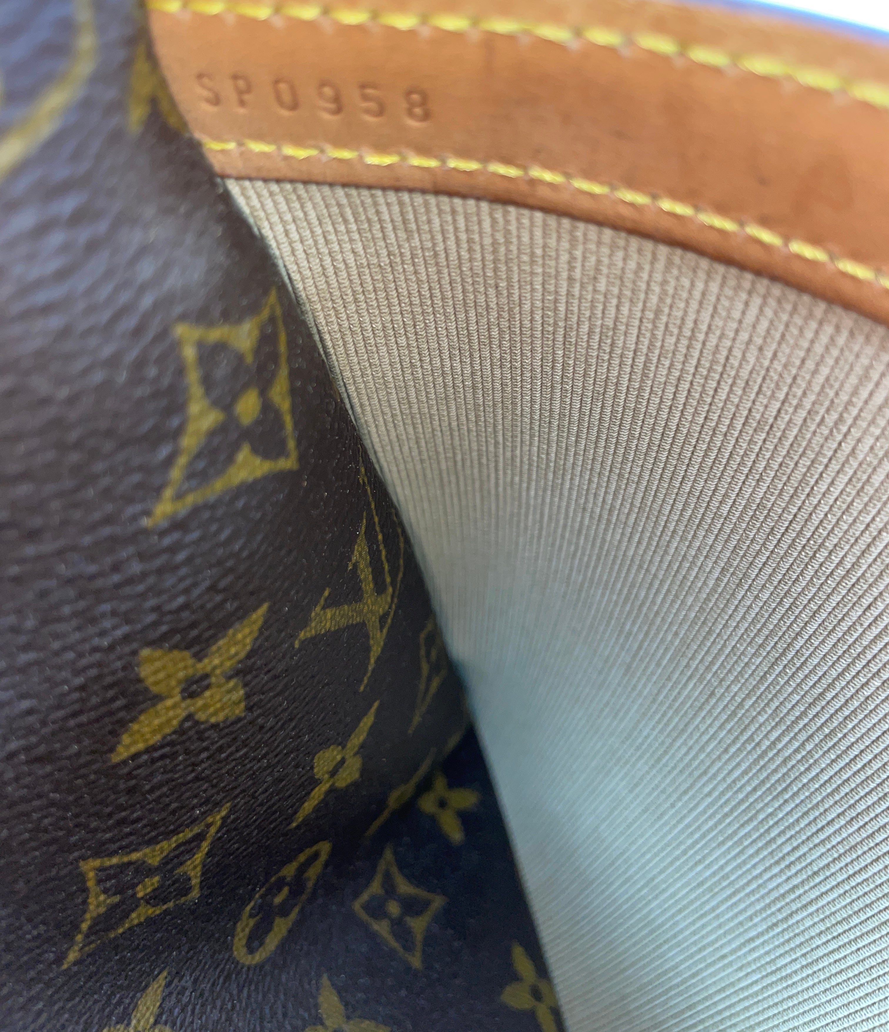 Louis Vuitton Reporter GM Messenger Bag Used