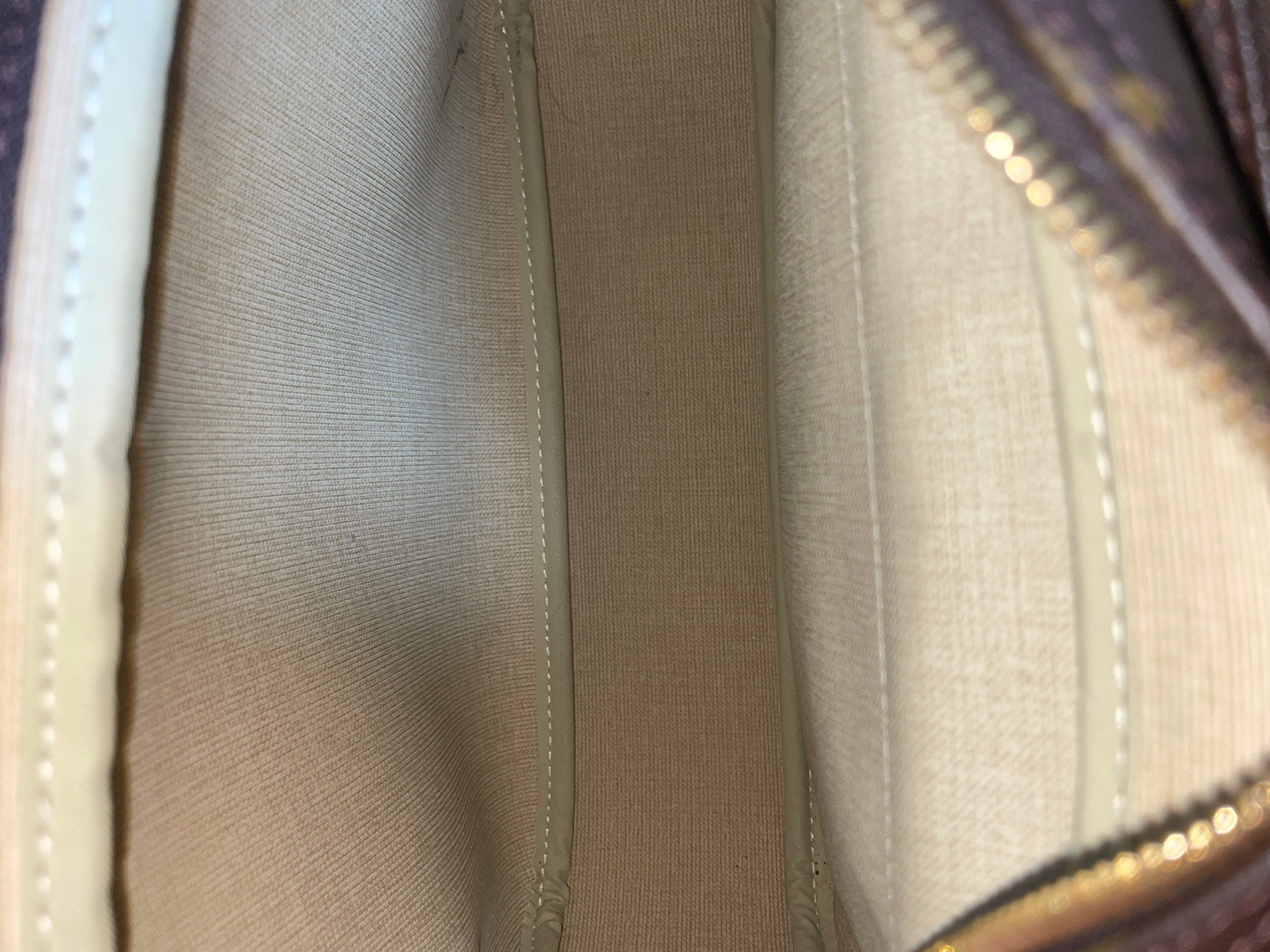 Louis Vuitton Reporter PM Messenger Bag Used