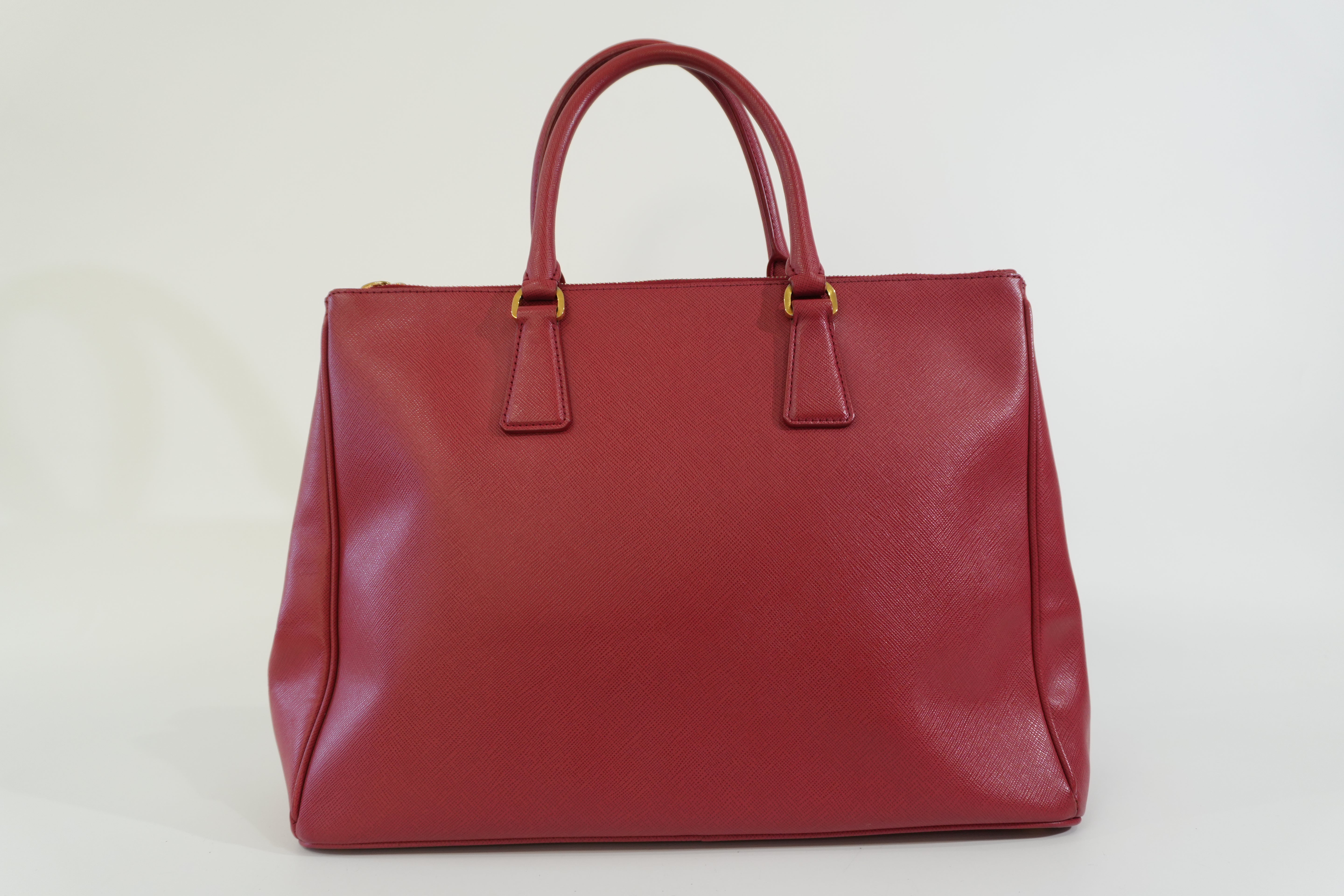 Pre-owned Prada Saffiano Handbag Red