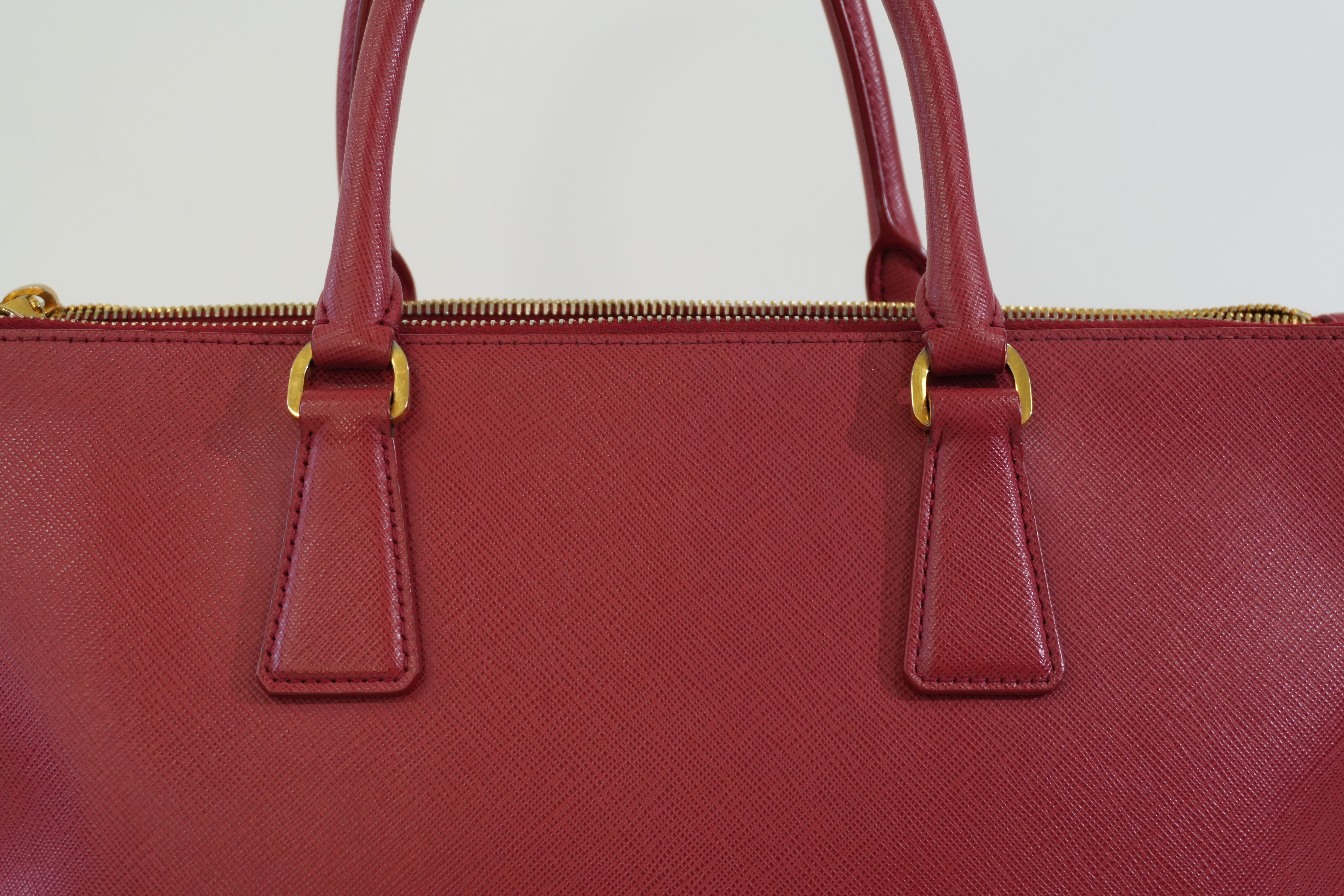 Pre-owned Prada Saffiano Handbag Red
