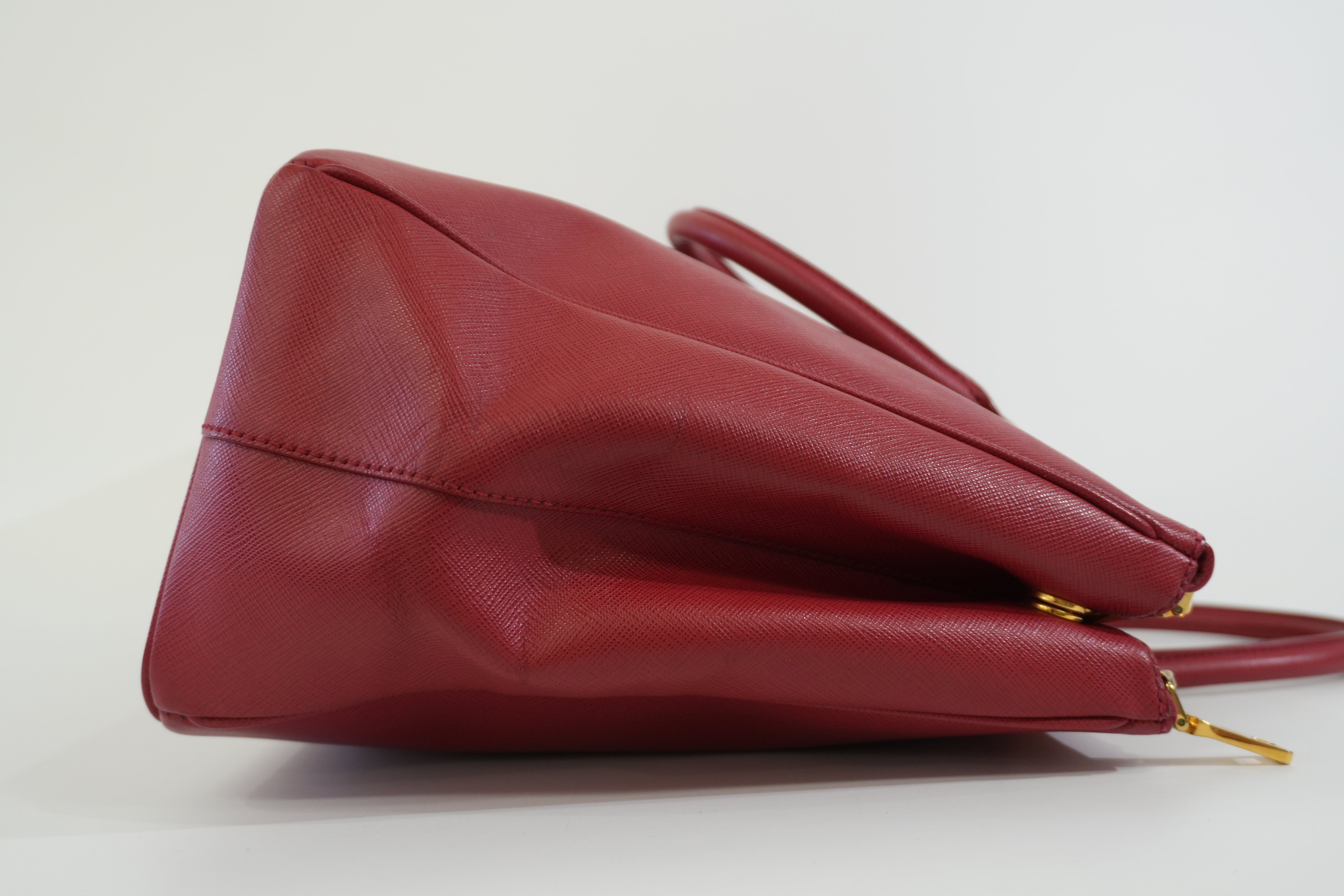 Pre-owned Prada Saffiano Handbag Red