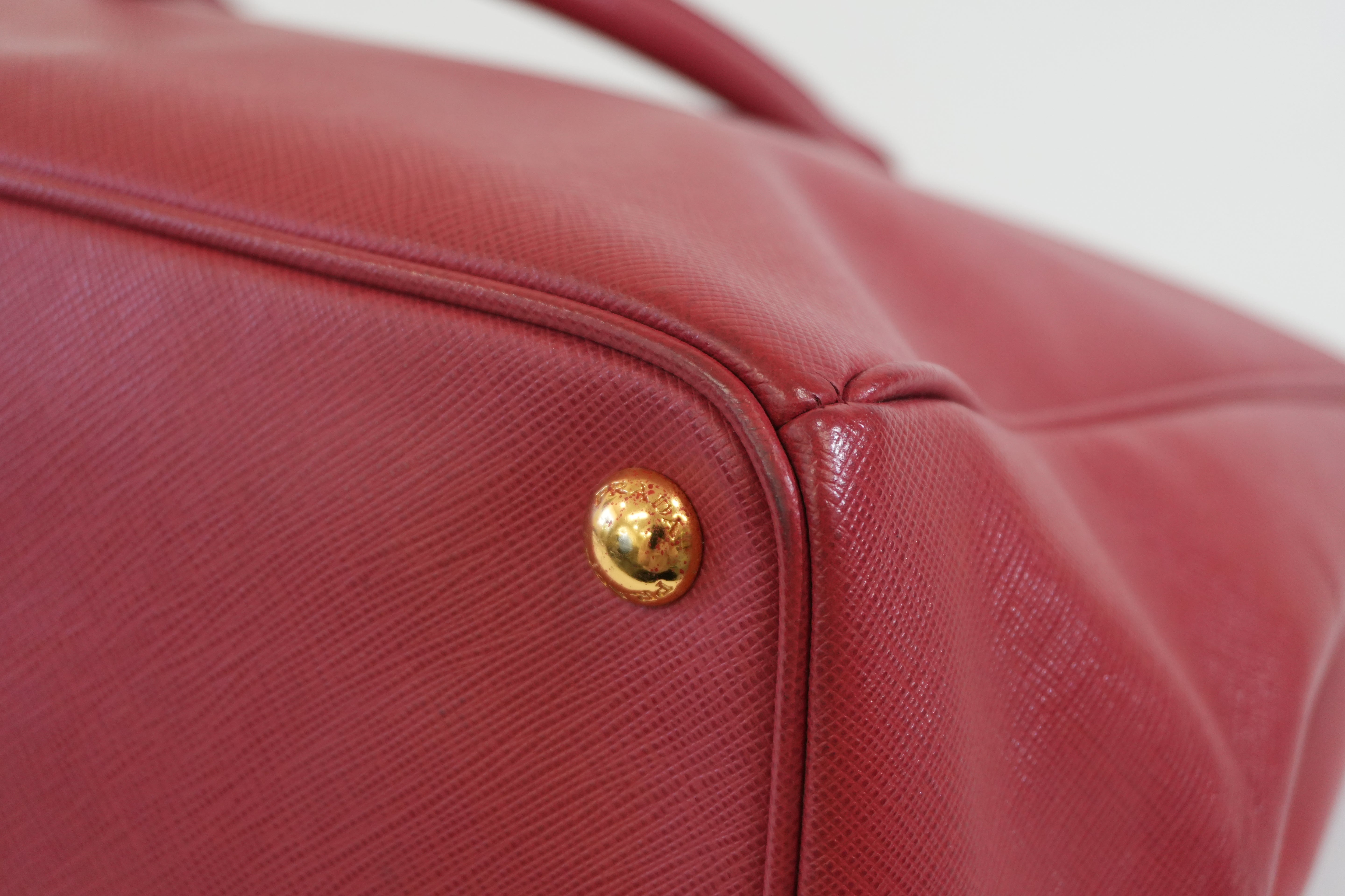 Pre-owned Prada Saffiano Handbag Red