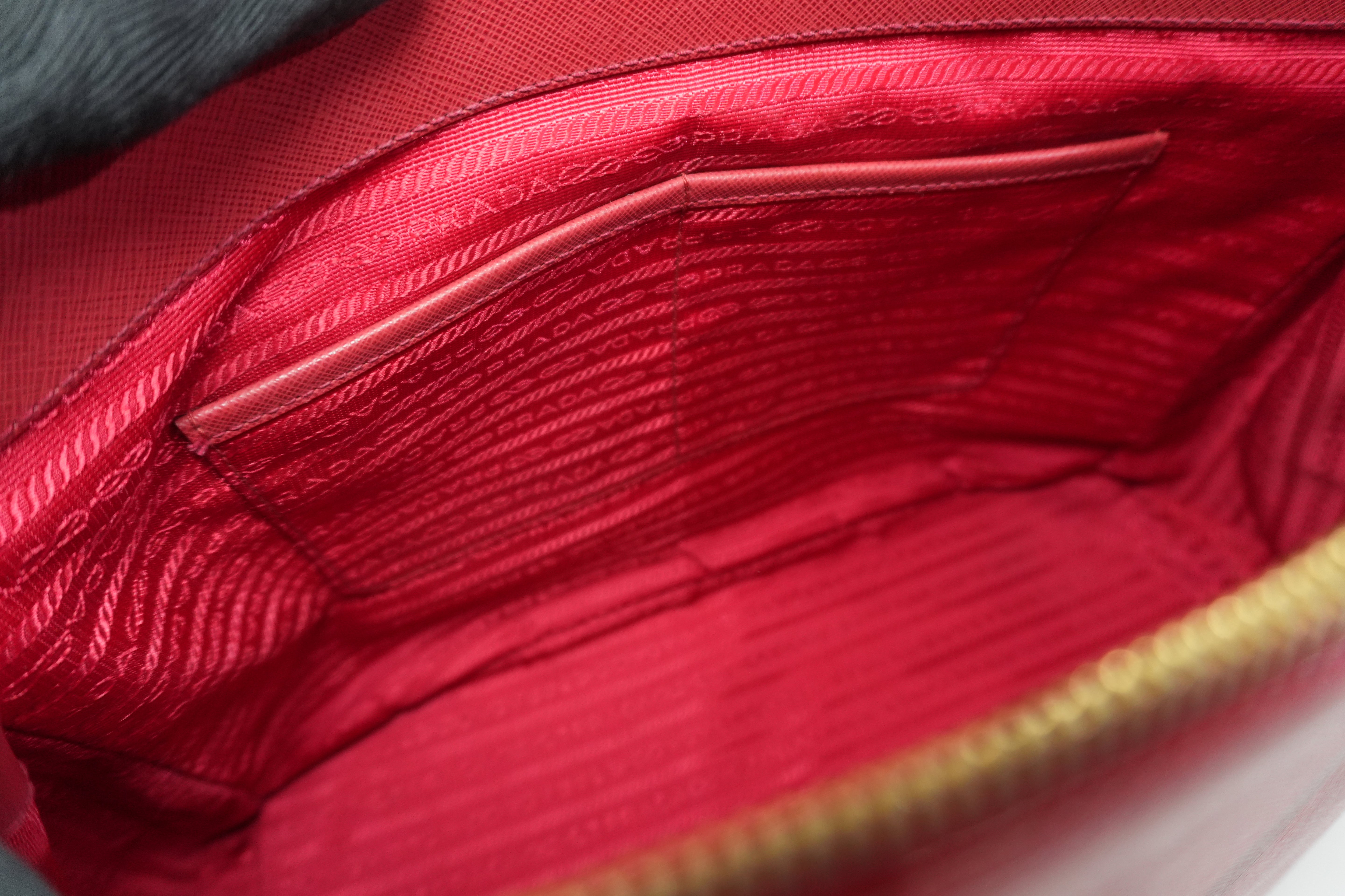 Pre-owned Prada Saffiano Handbag Red