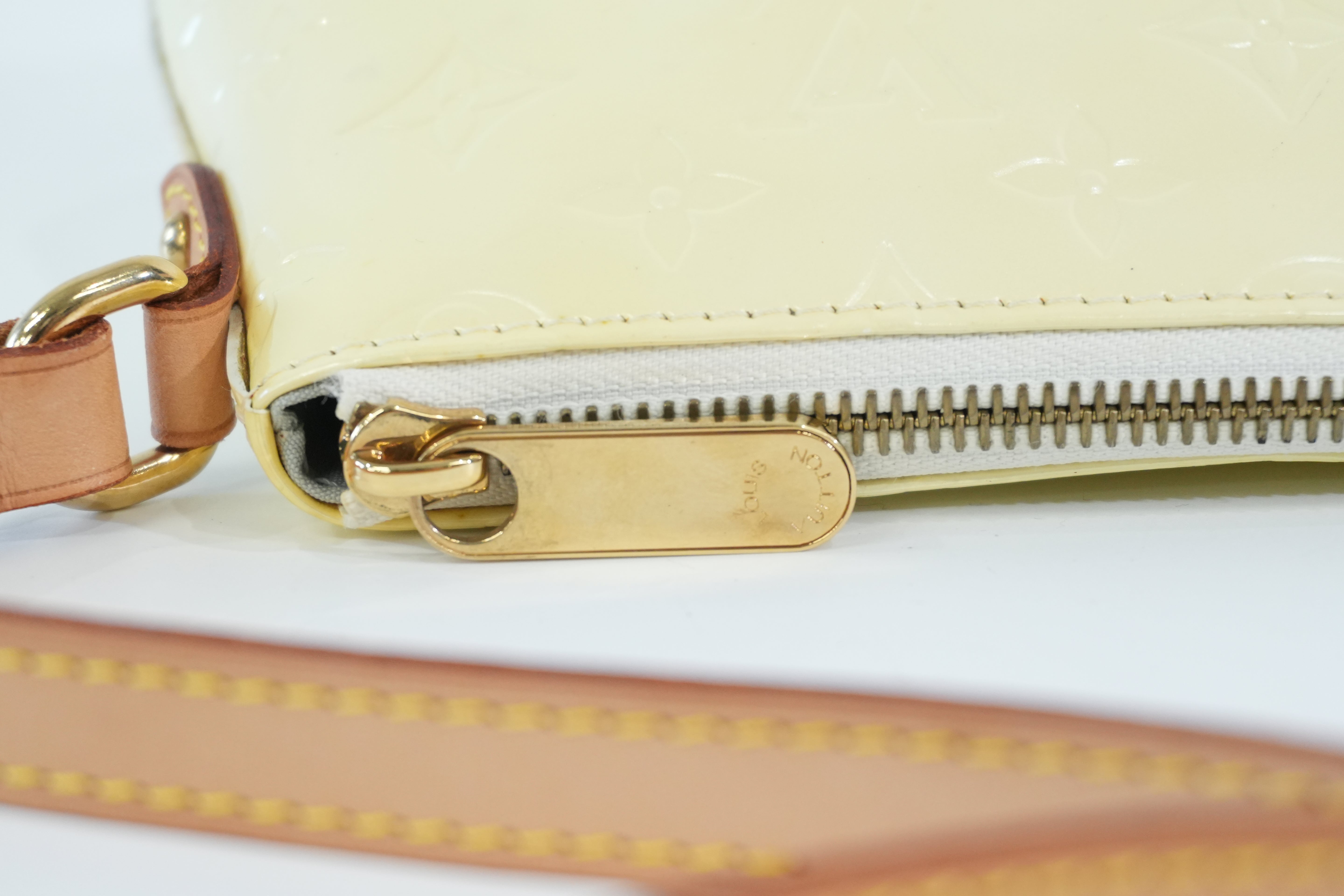 Pre-owned Louis Vuitton Vernis Minna Street Crossbody Bag Yellow