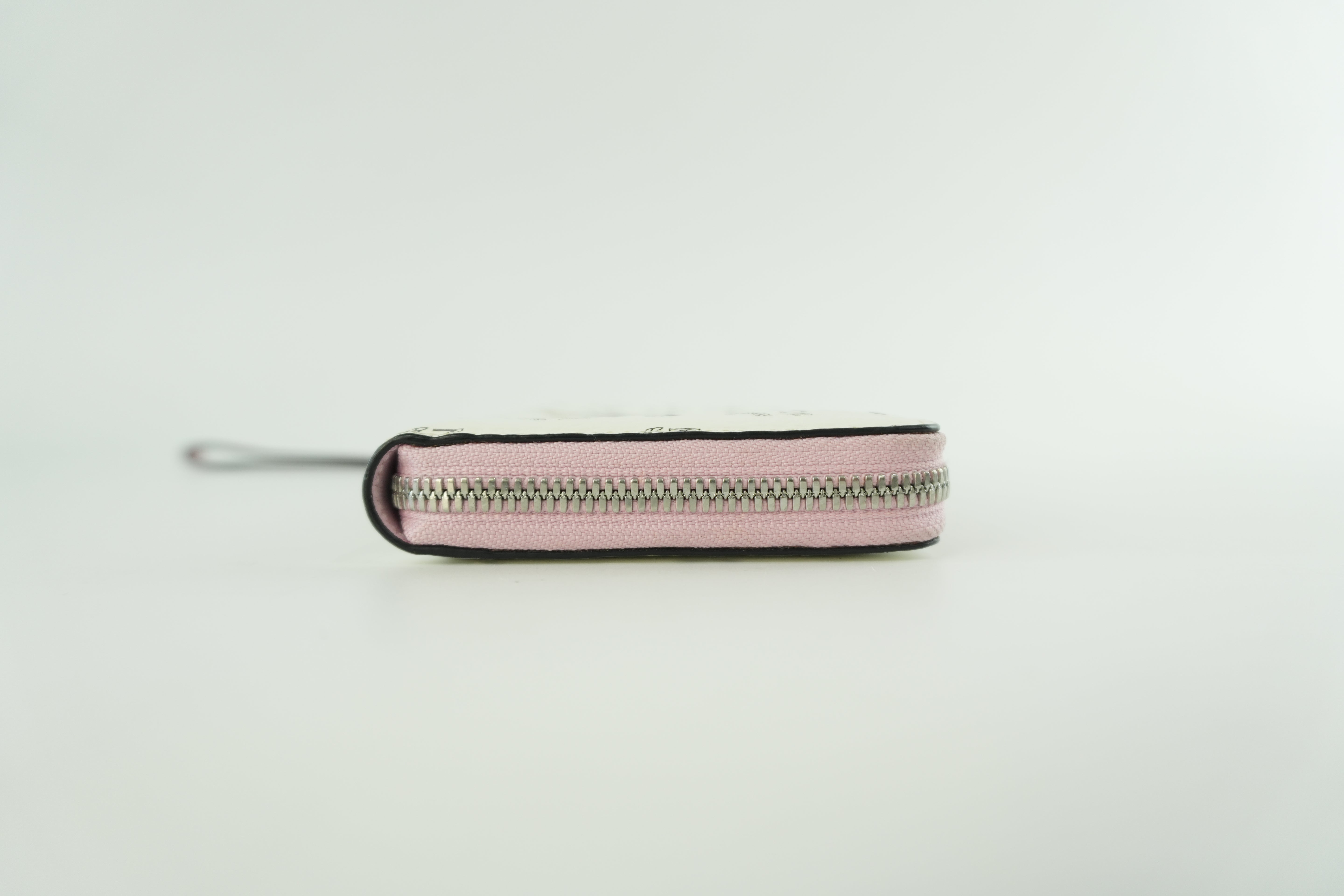 Pre-owned MCM Zippy Long Wallet White