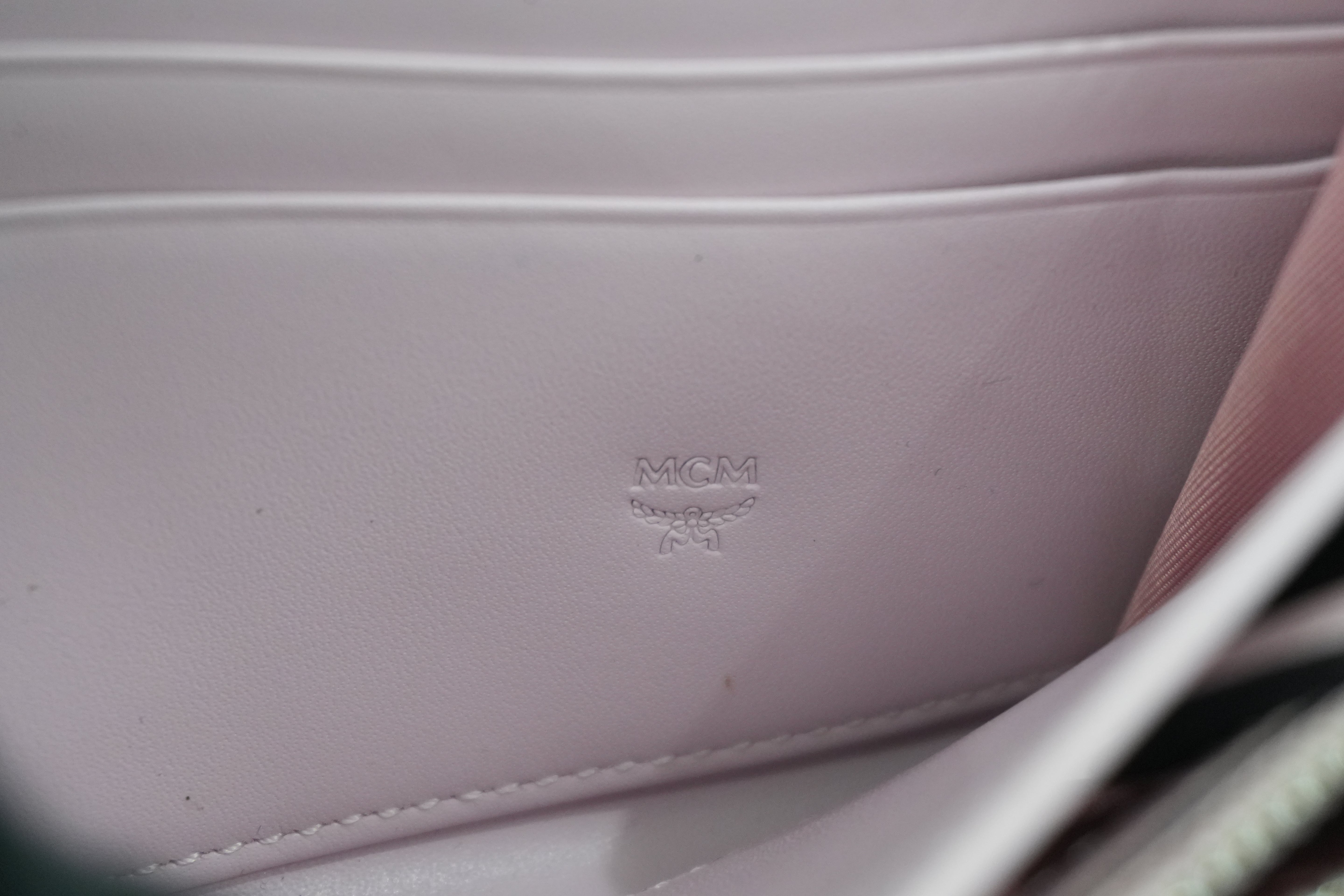 Pre-owned MCM Zippy Long Wallet White