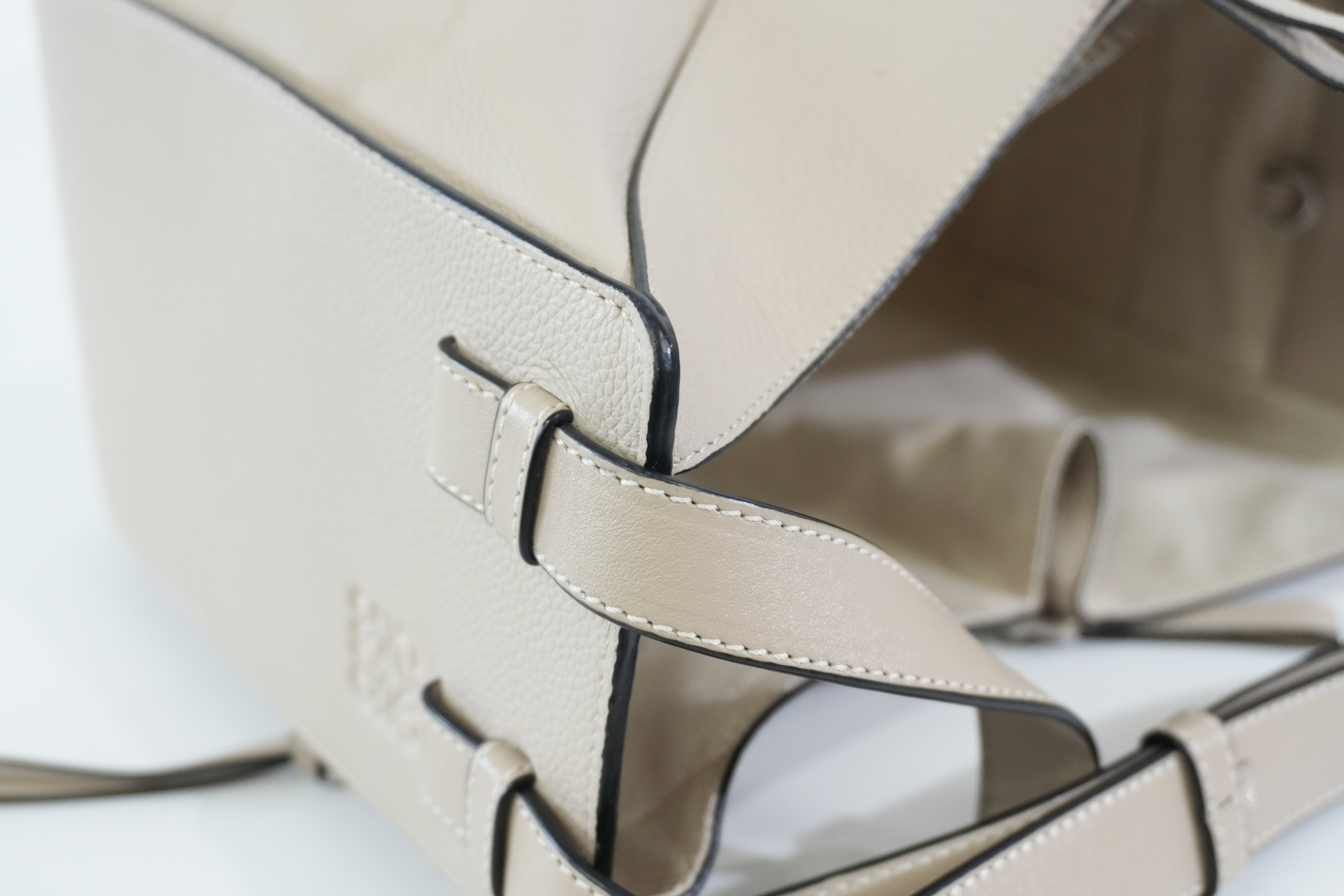 Pre-owned Loewe Hammock Shoulder Bag Ivory