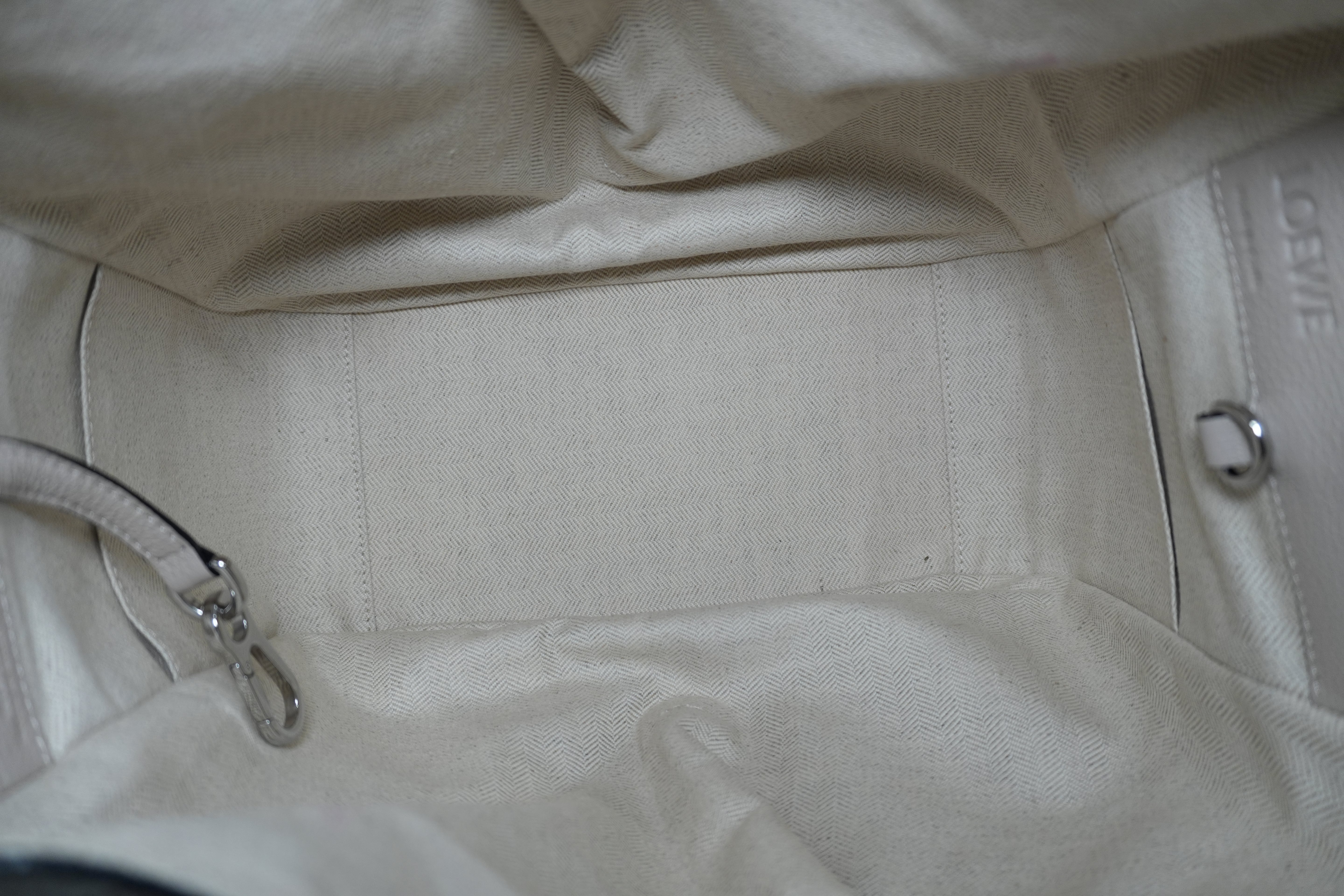 Pre-owned Loewe Hammock Shoulder Bag Ivory