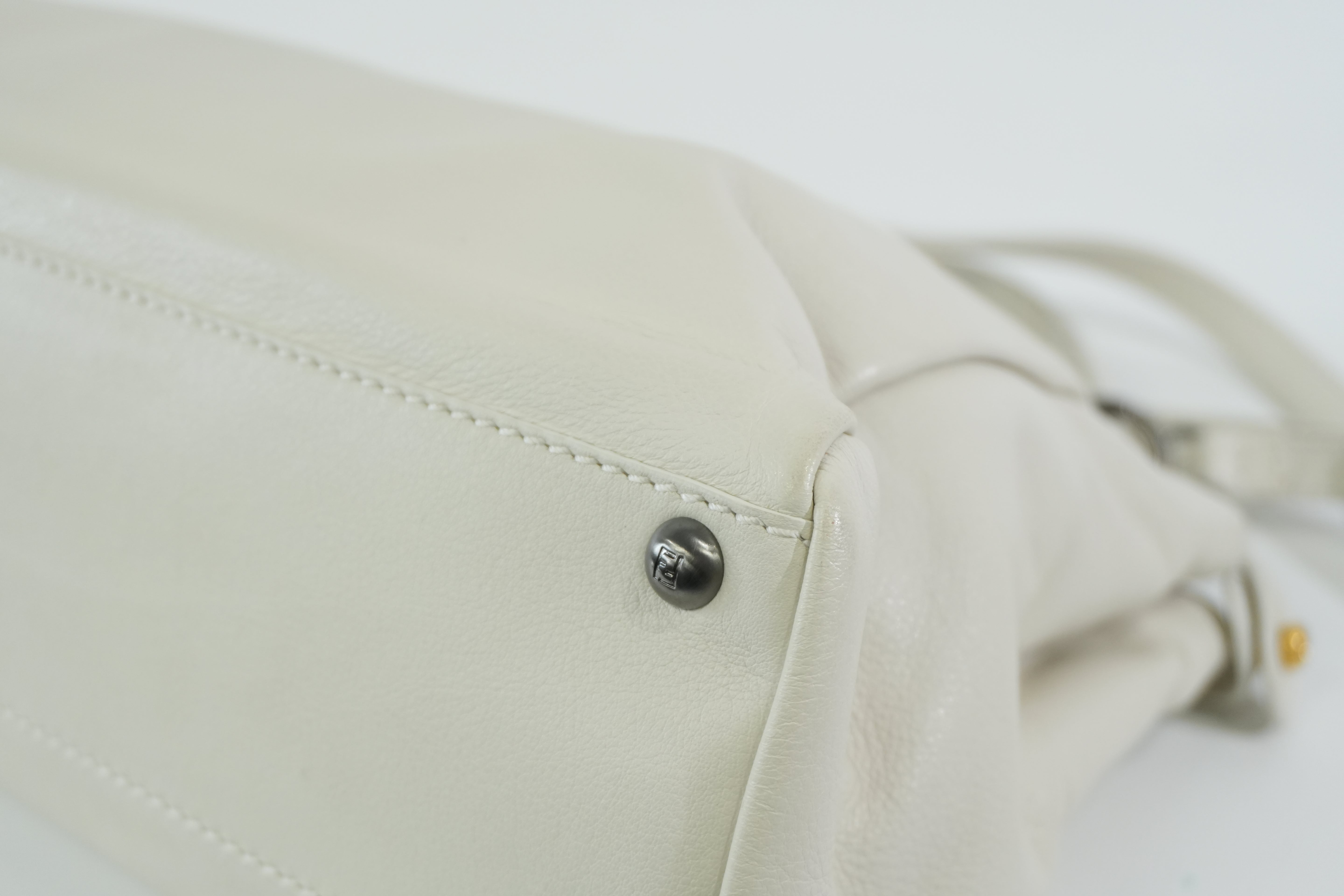 Pre-owned Fendi Peek a Boo Shoulder Bag White