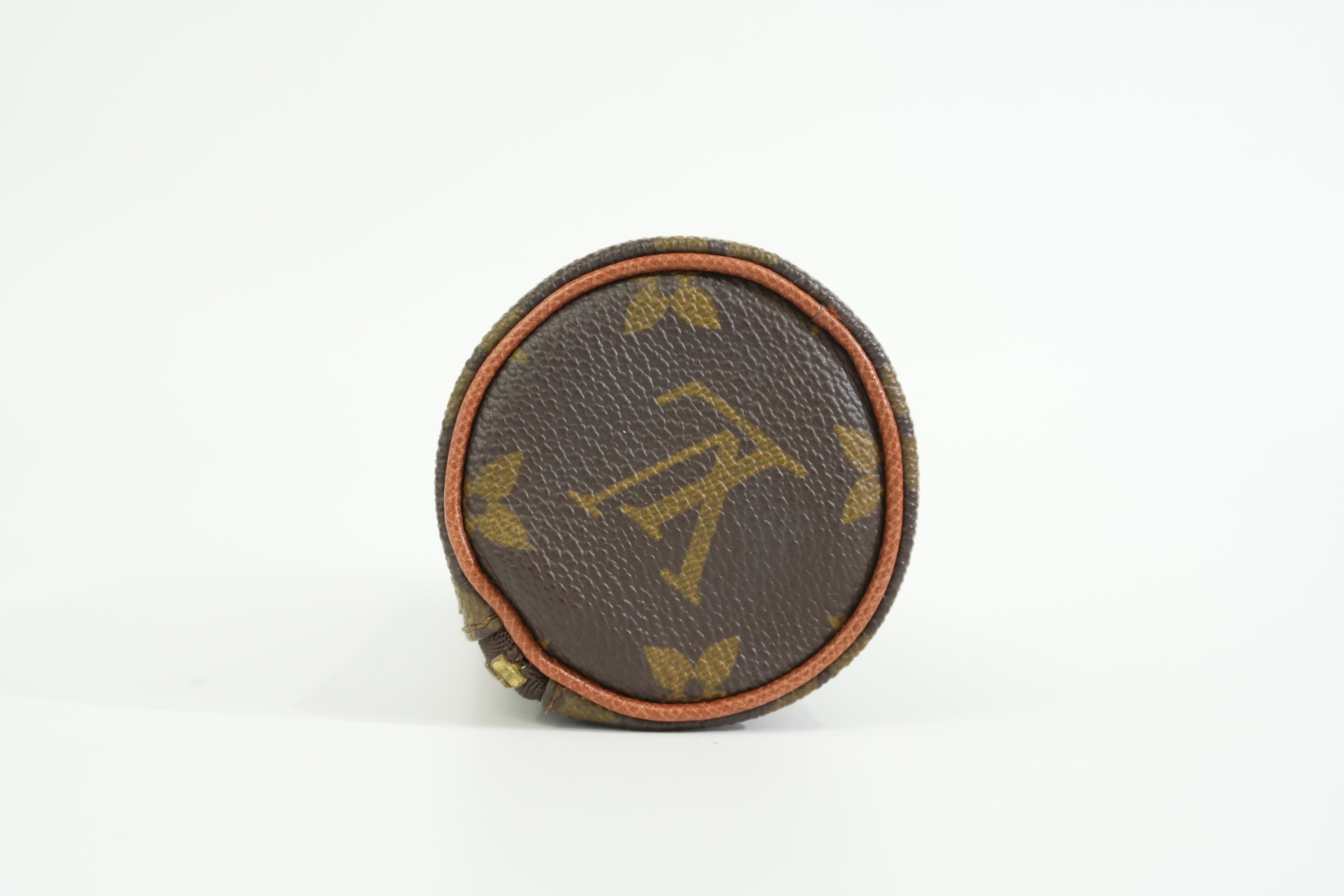 Pre-owned Louis Vuitton Monogram Round Pen Case