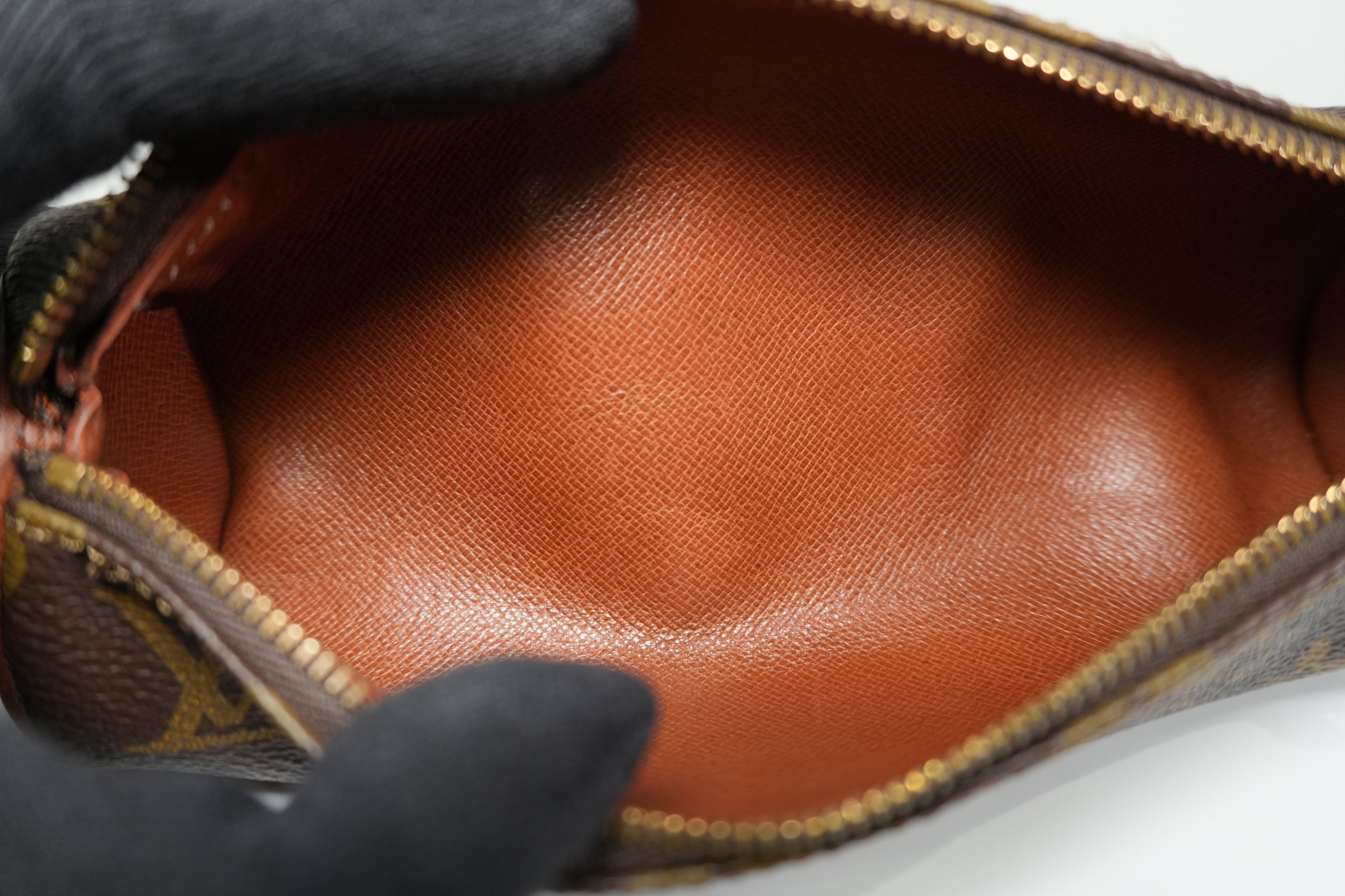 Pre-owned Louis Vuitton Monogram Round Pen Case