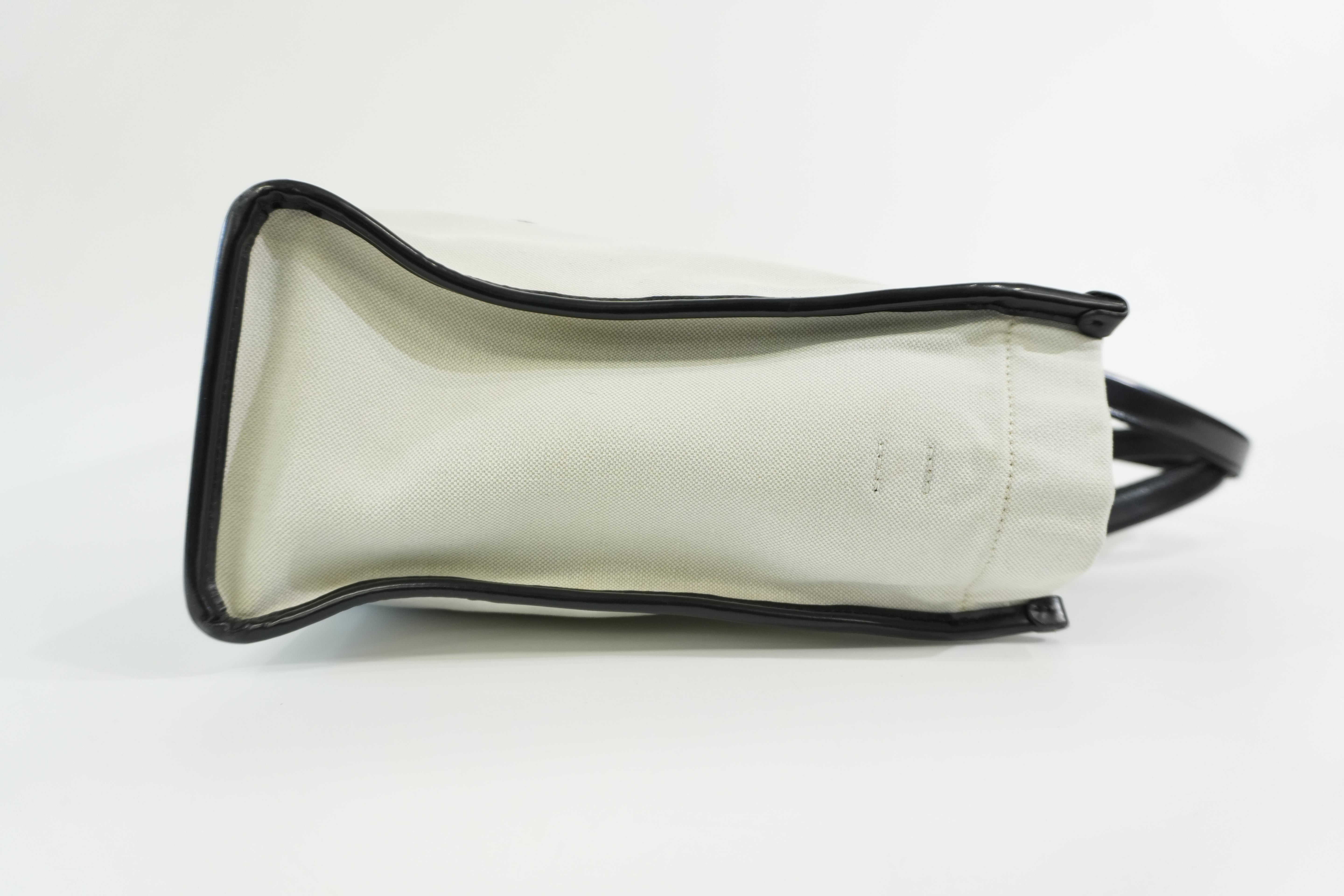 Pre-owned Balenciaga Neo Navy Handbag Black and White