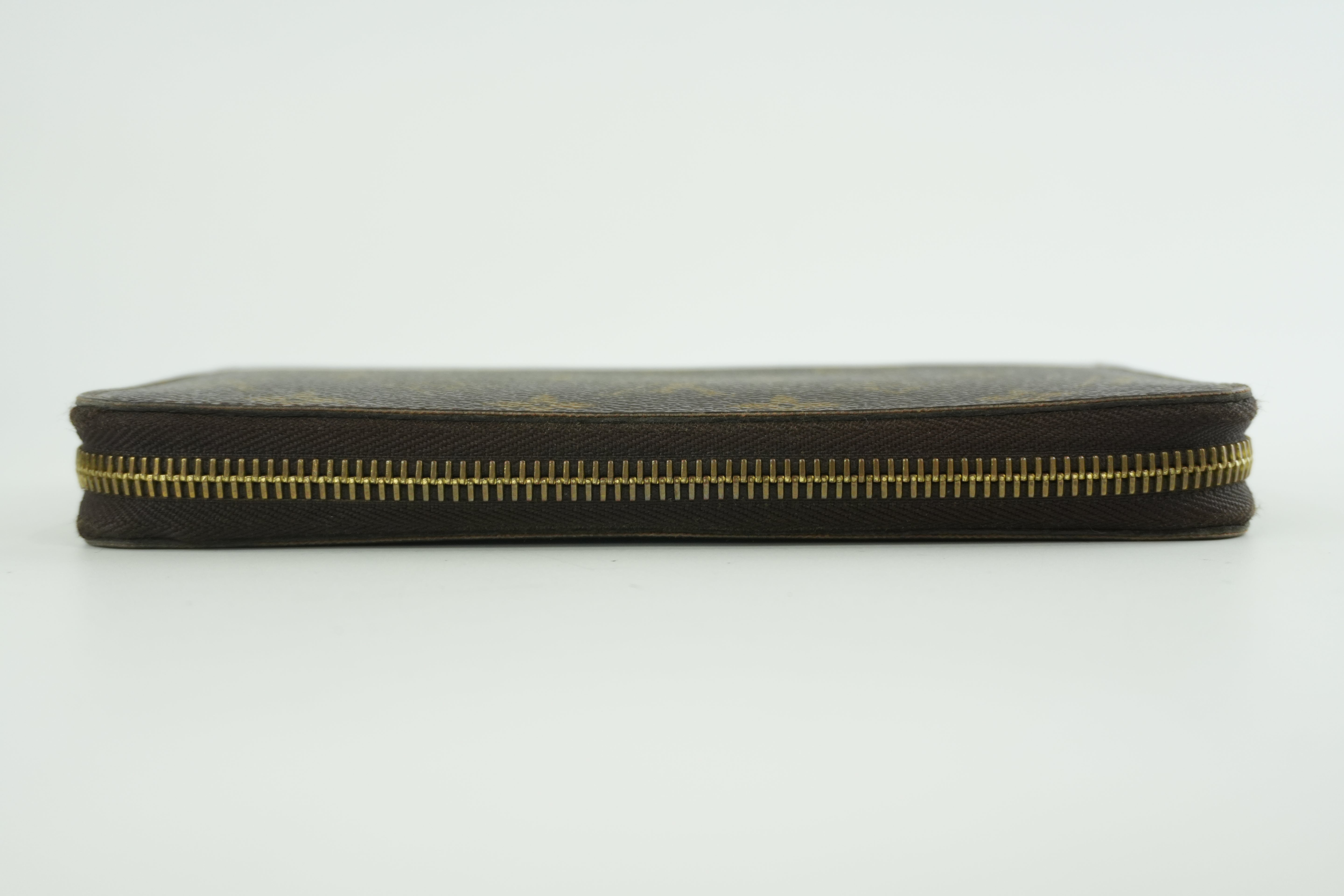 Louis Vuitton Monogram Zippy Wallet Used
