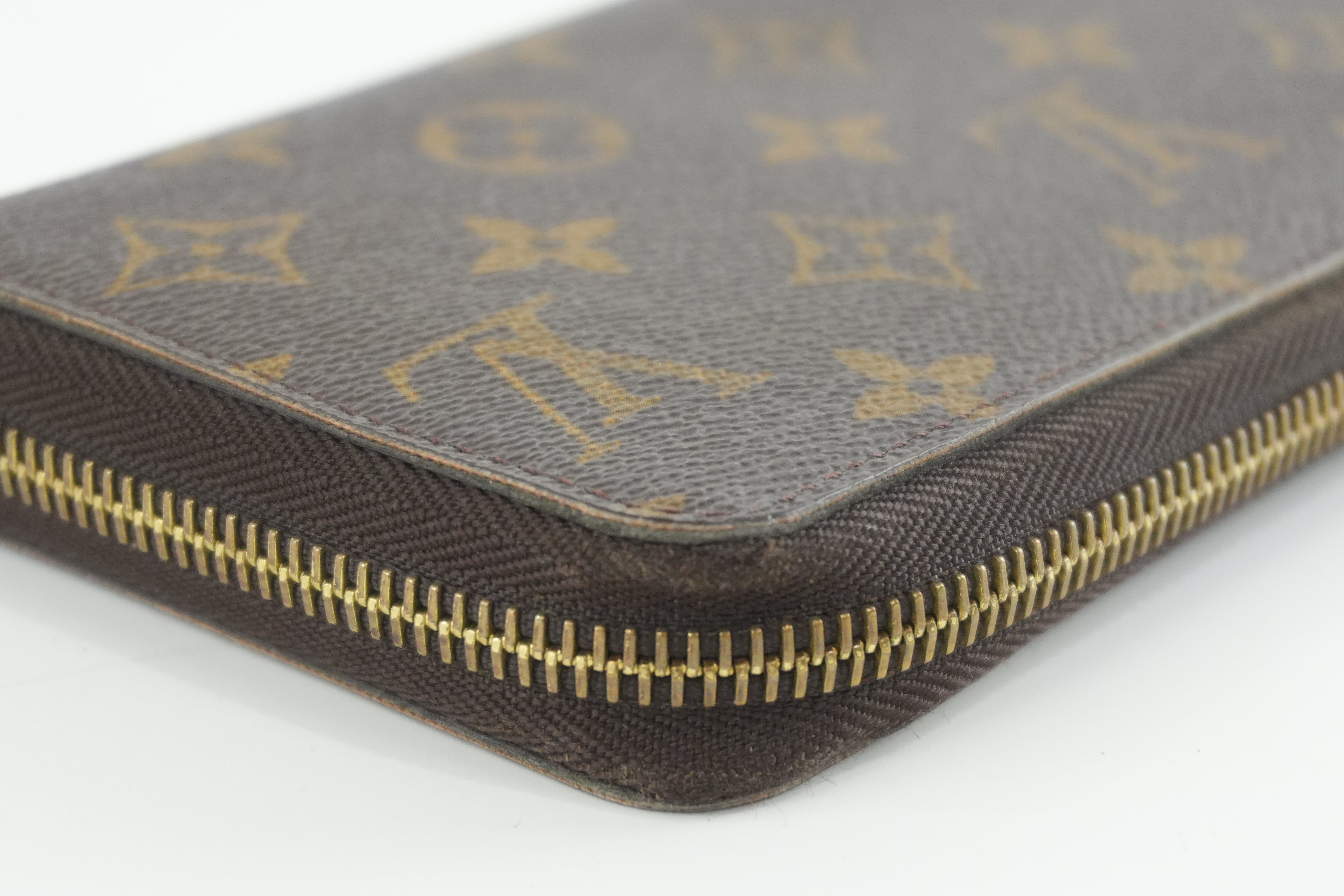 Louis Vuitton Monogram Zippy Wallet Used
