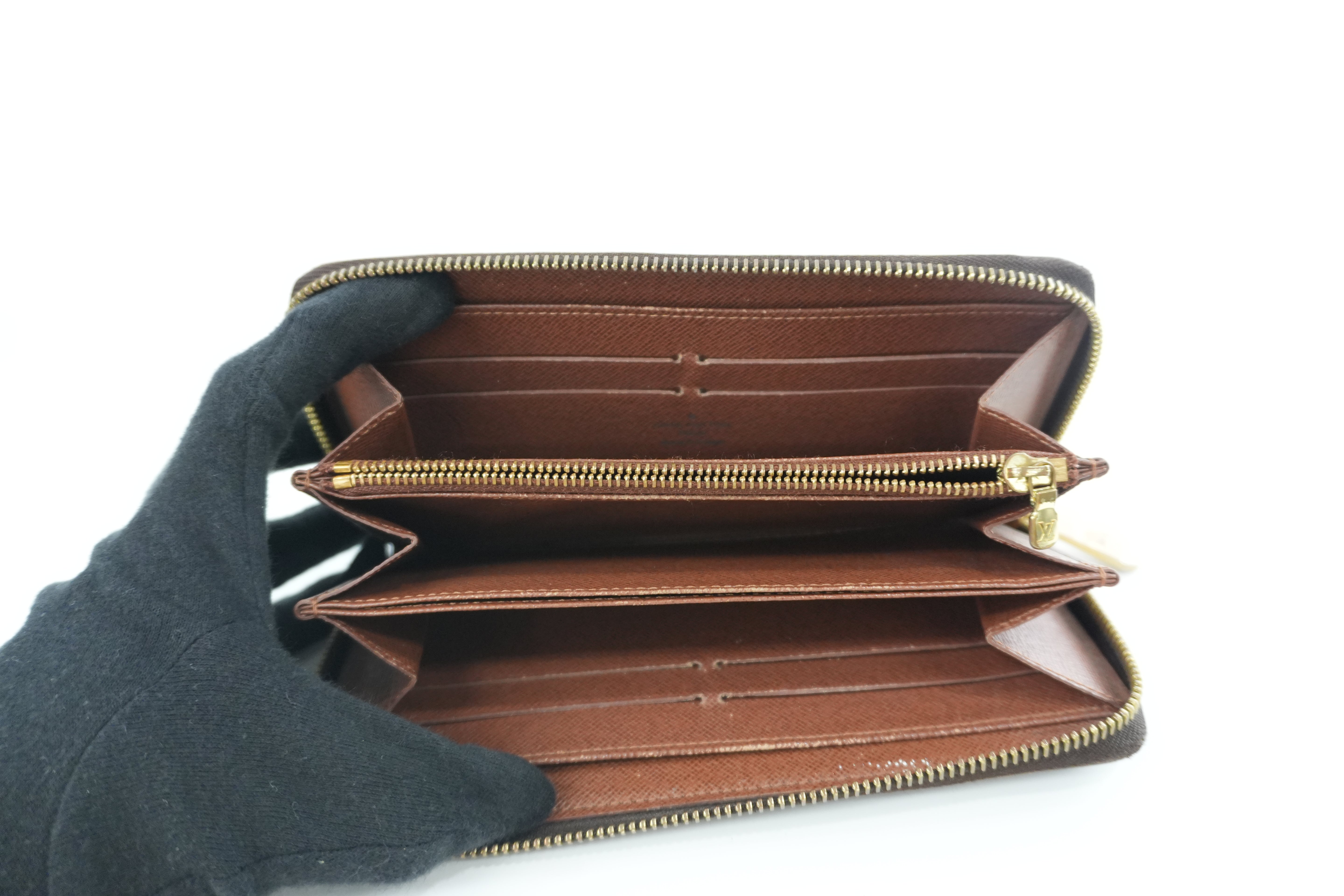 Louis Vuitton Monogram Zippy Wallet Used