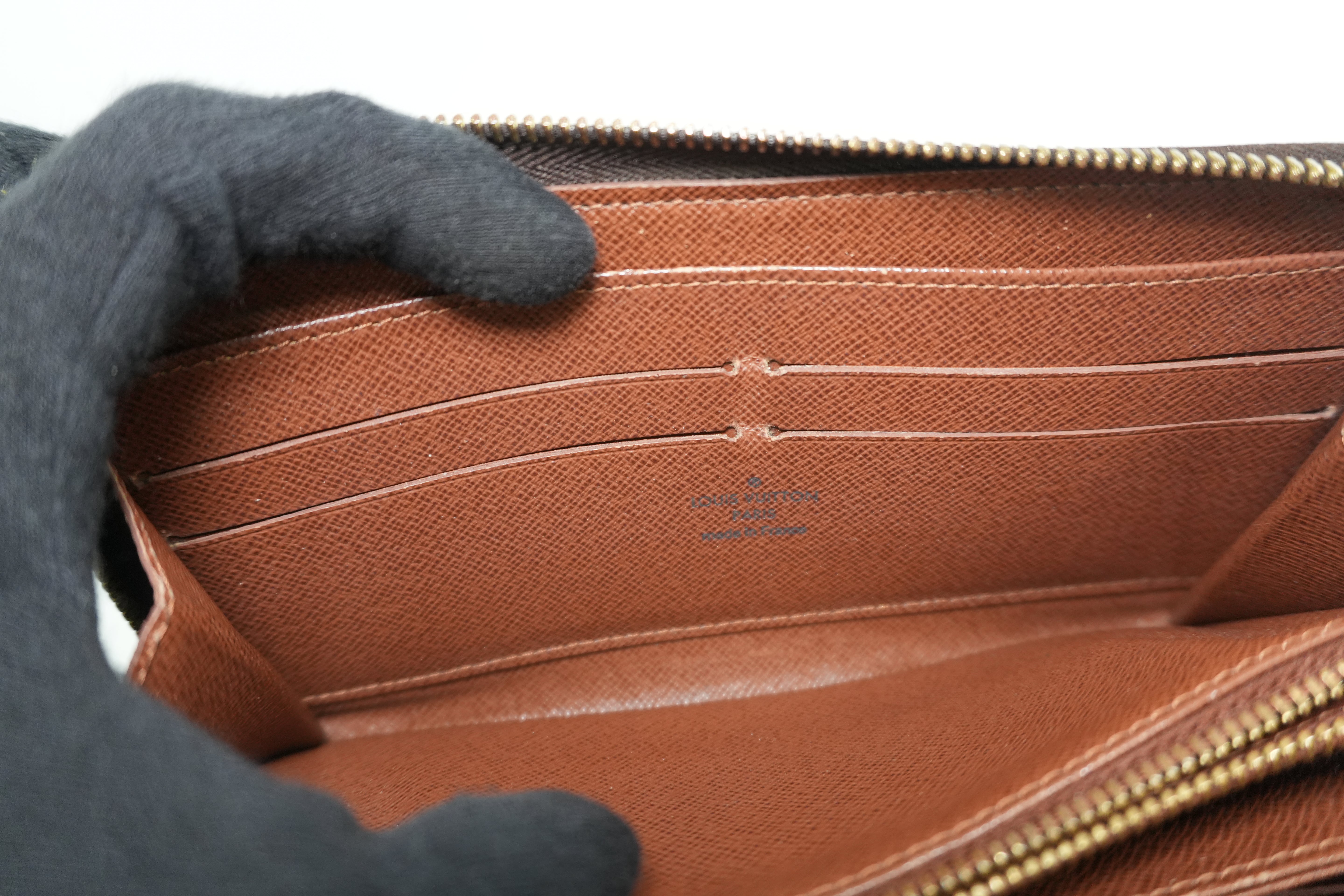 Louis Vuitton Monogram Zippy Wallet Used