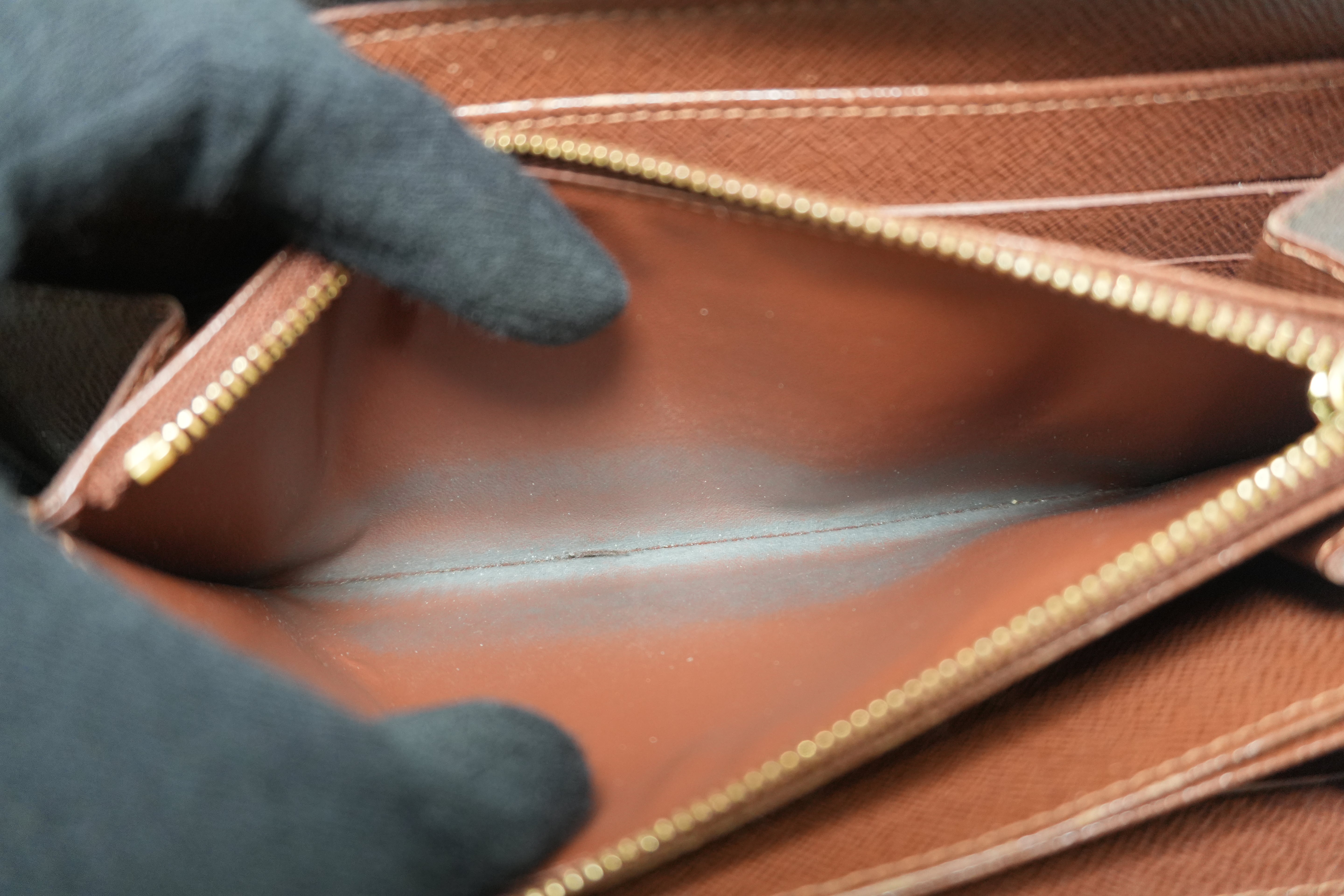 Louis Vuitton Monogram Zippy Wallet Used