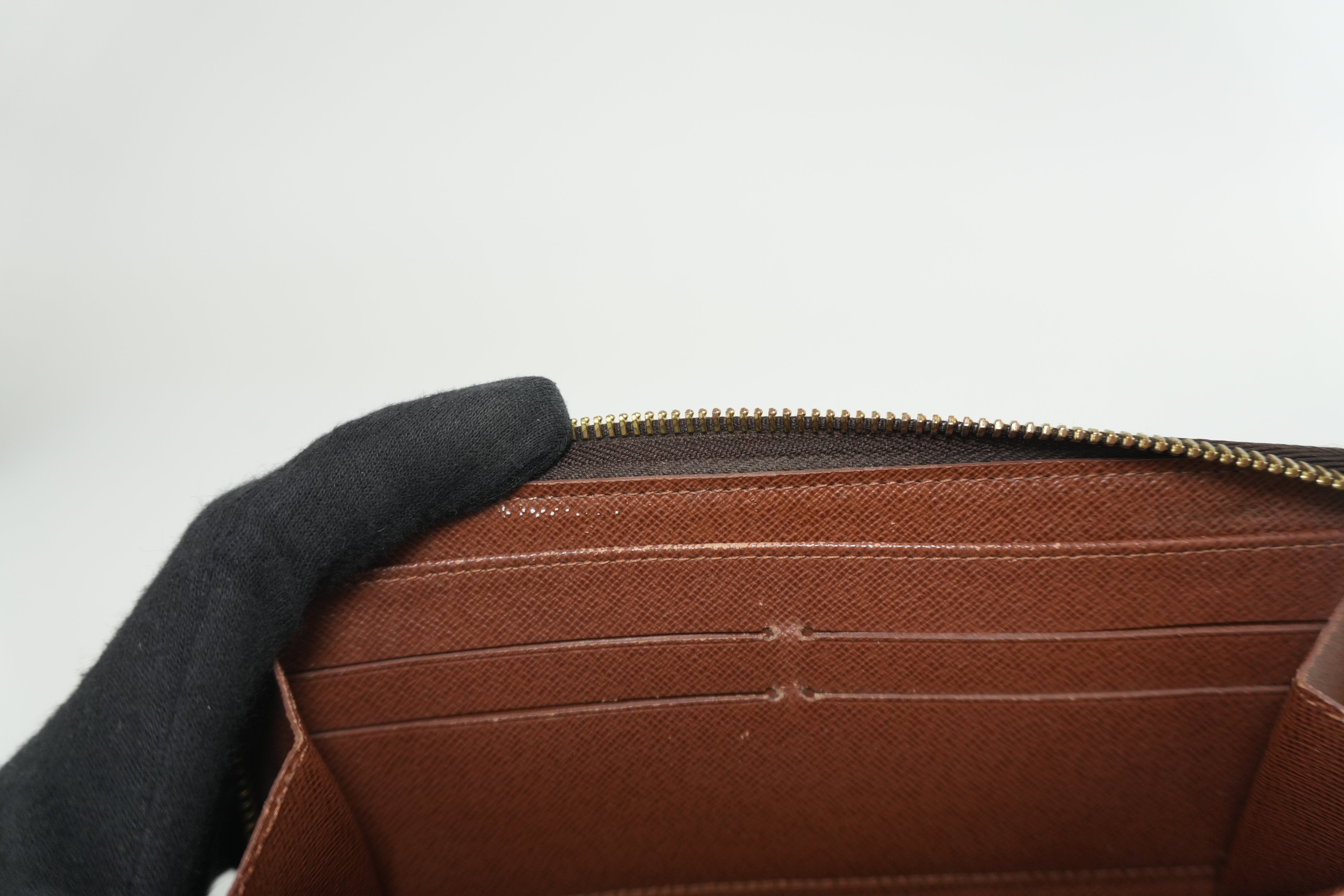 Louis Vuitton Monogram Zippy Wallet Used