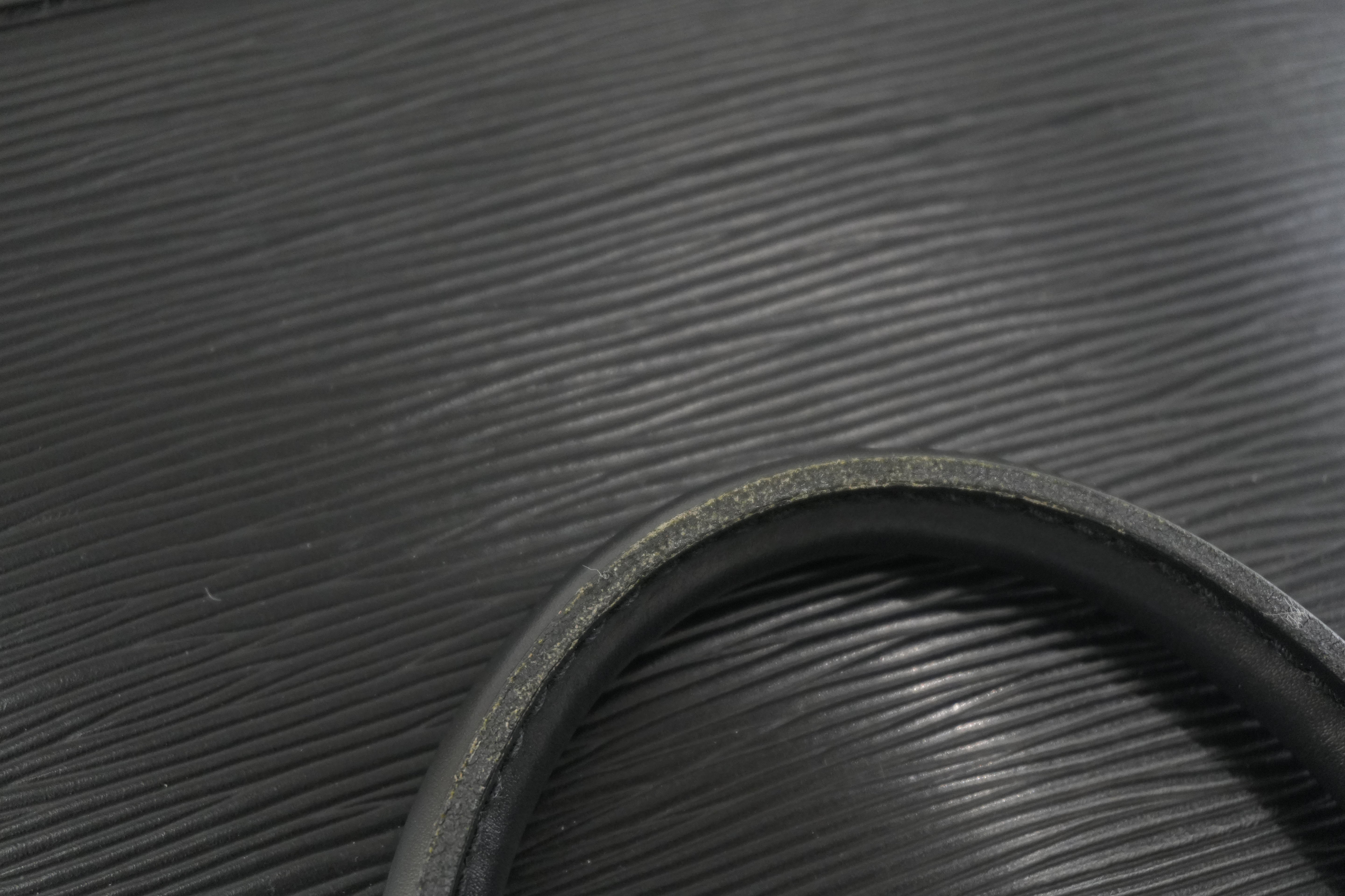 Louis Vuitton Epi Alma PM Black Used