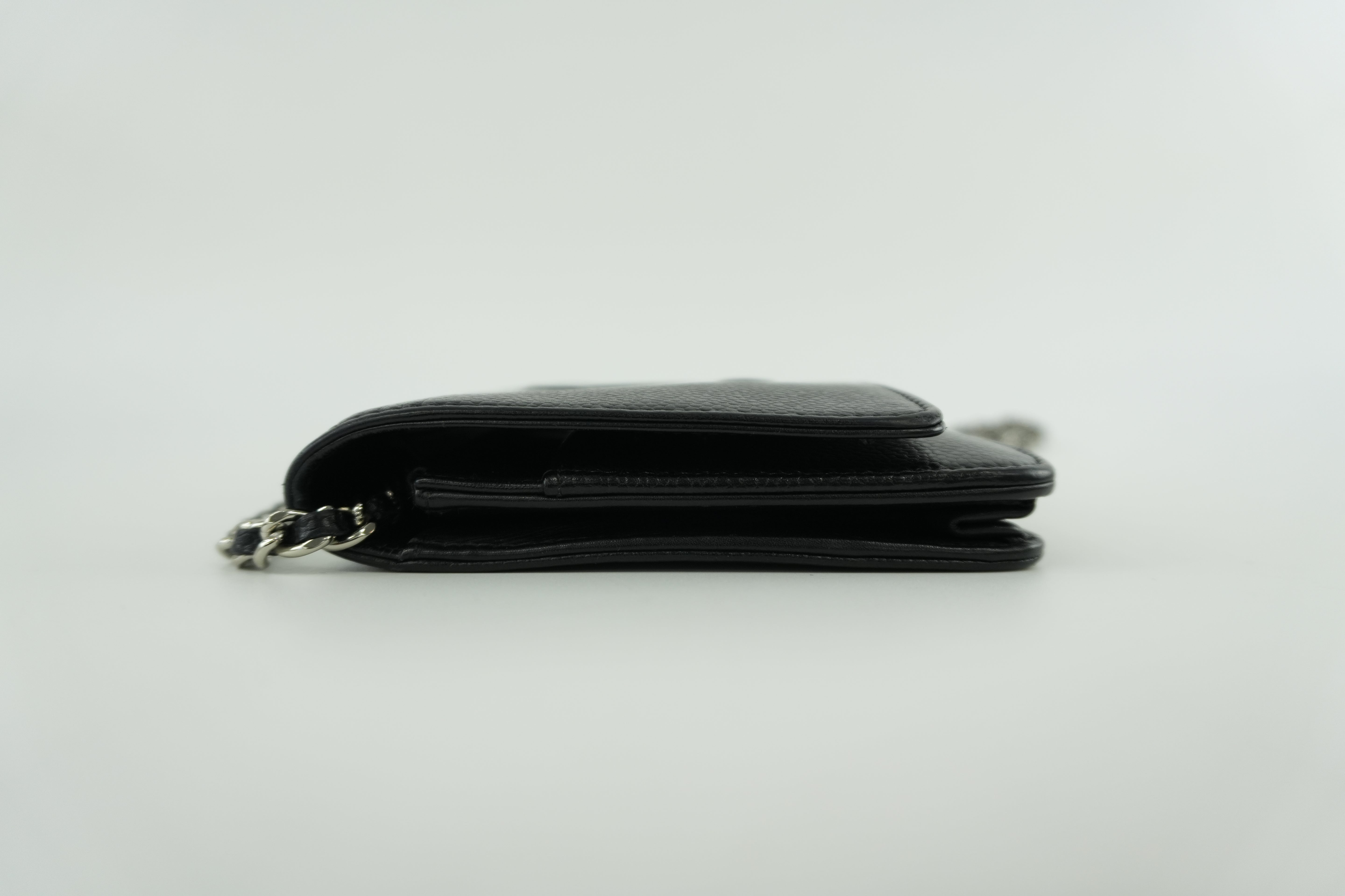 Pre-owned Chanel Caviar Wallet on Chain