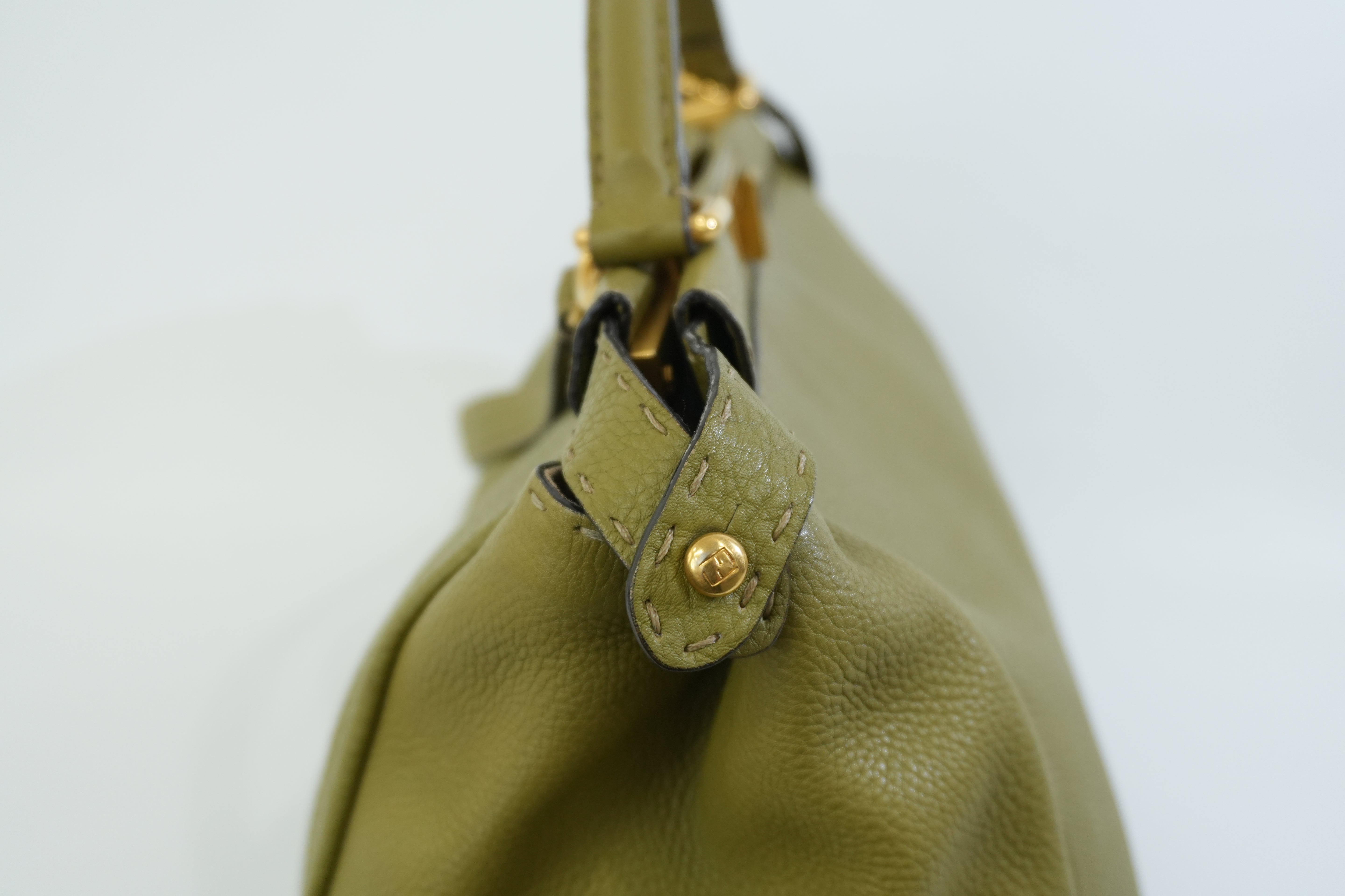 Pre-owned Fendi Calfskin Leather Peek a Boo Shoulder Bag Green Used