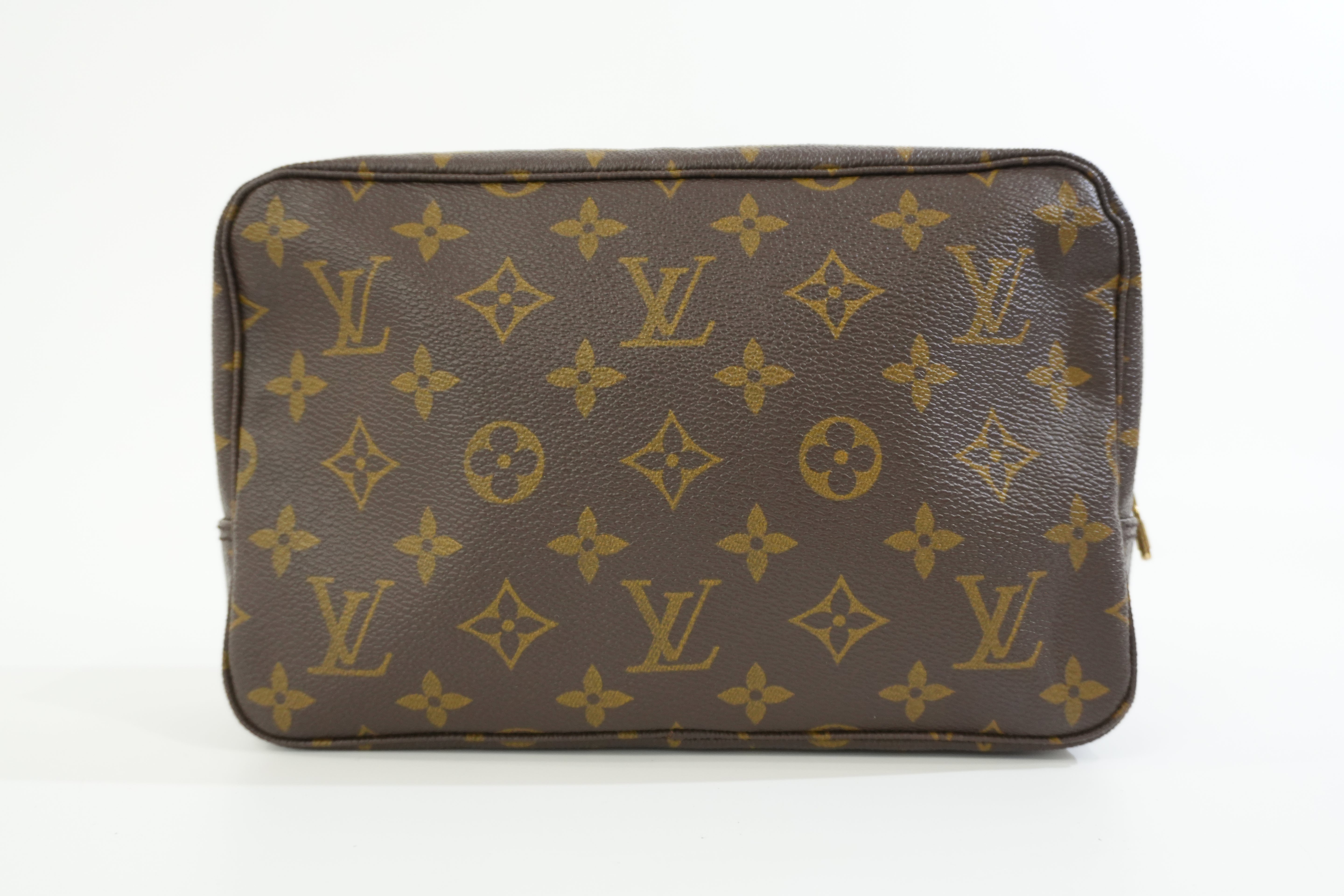 Pre-owned Louis Vuitton Monogram Trousse 23 Used