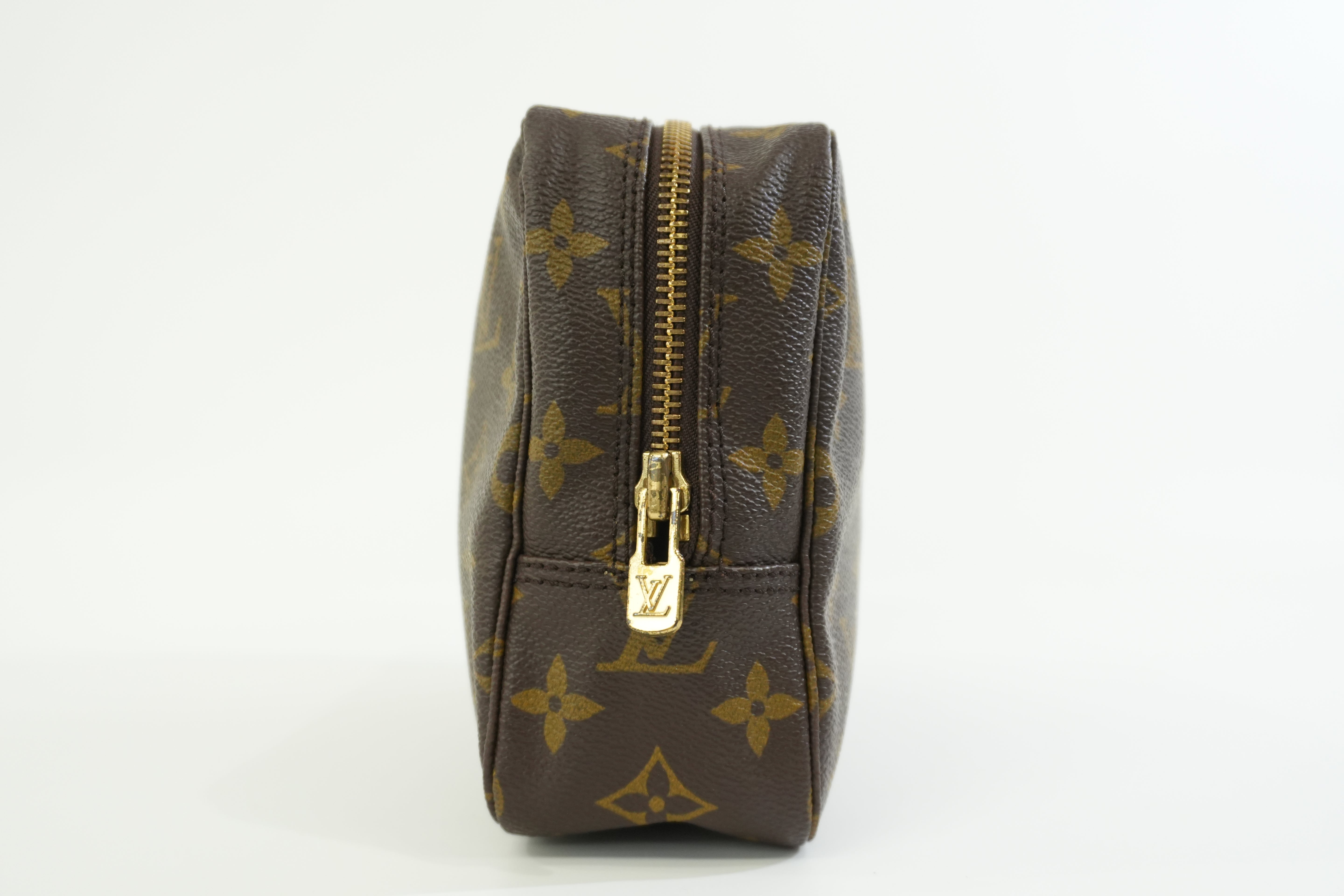 Pre-owned Louis Vuitton Monogram Trousse 23 Used