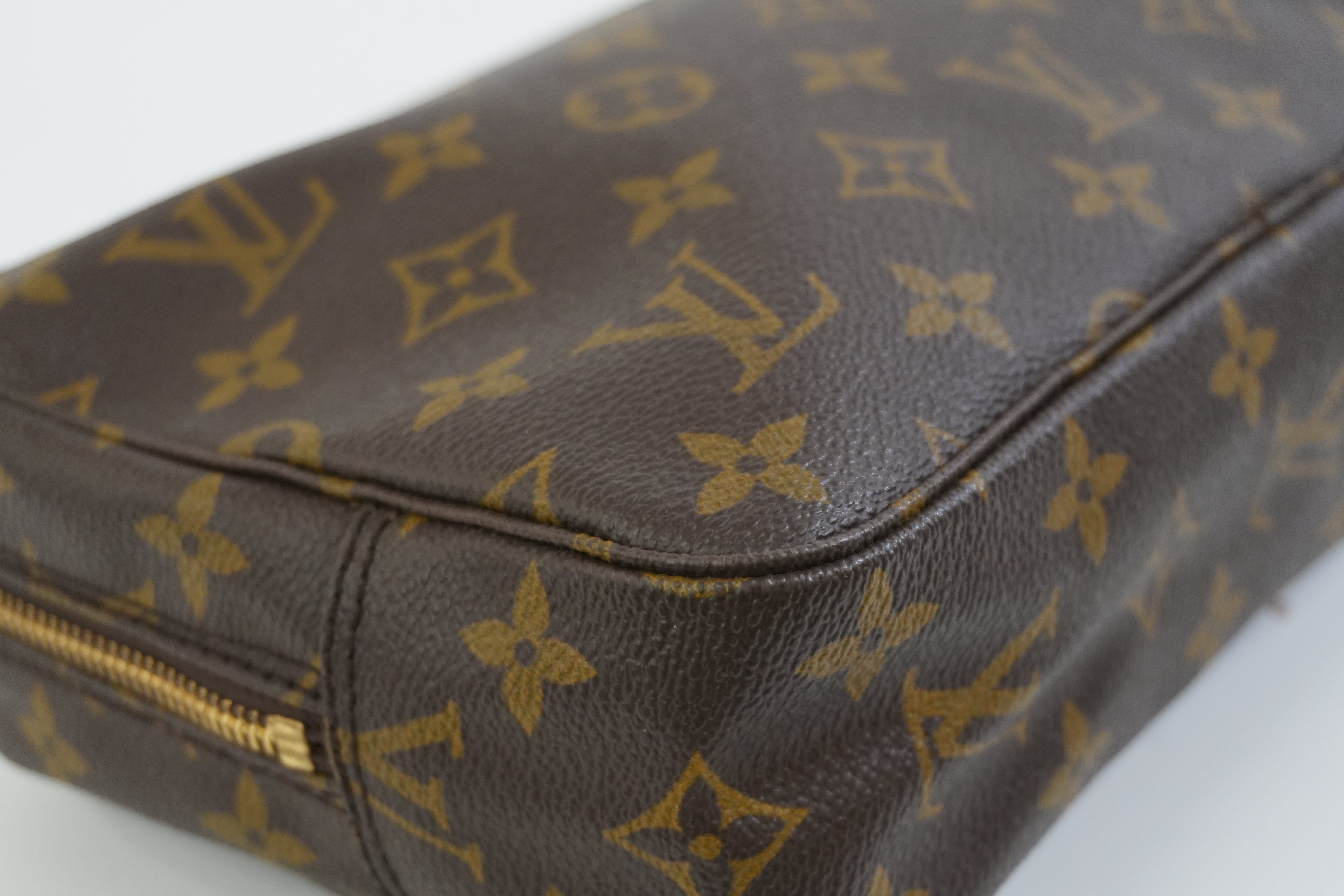 Pre-owned Louis Vuitton Monogram Trousse 23 Used