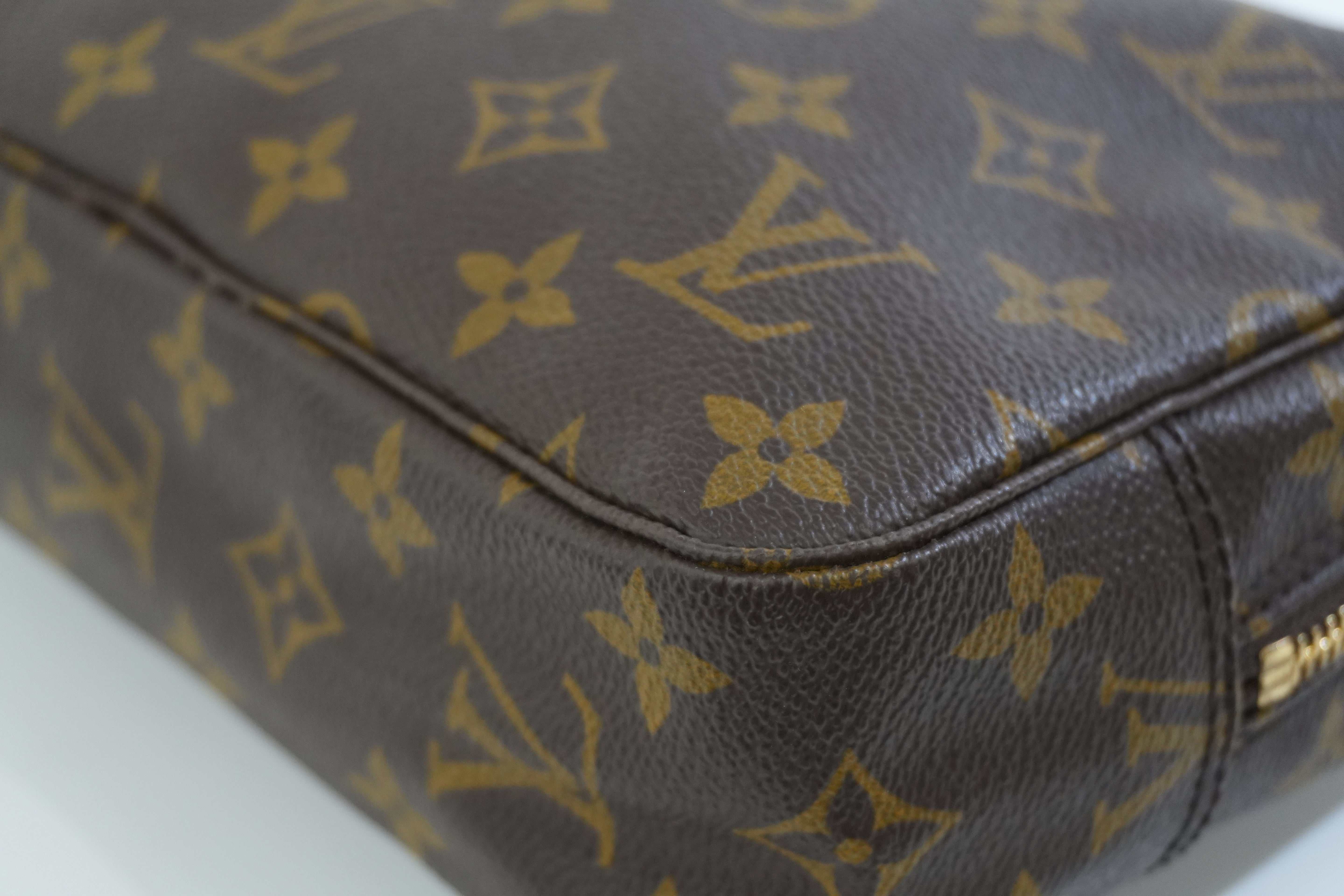 Pre-owned Louis Vuitton Monogram Trousse 23 Used