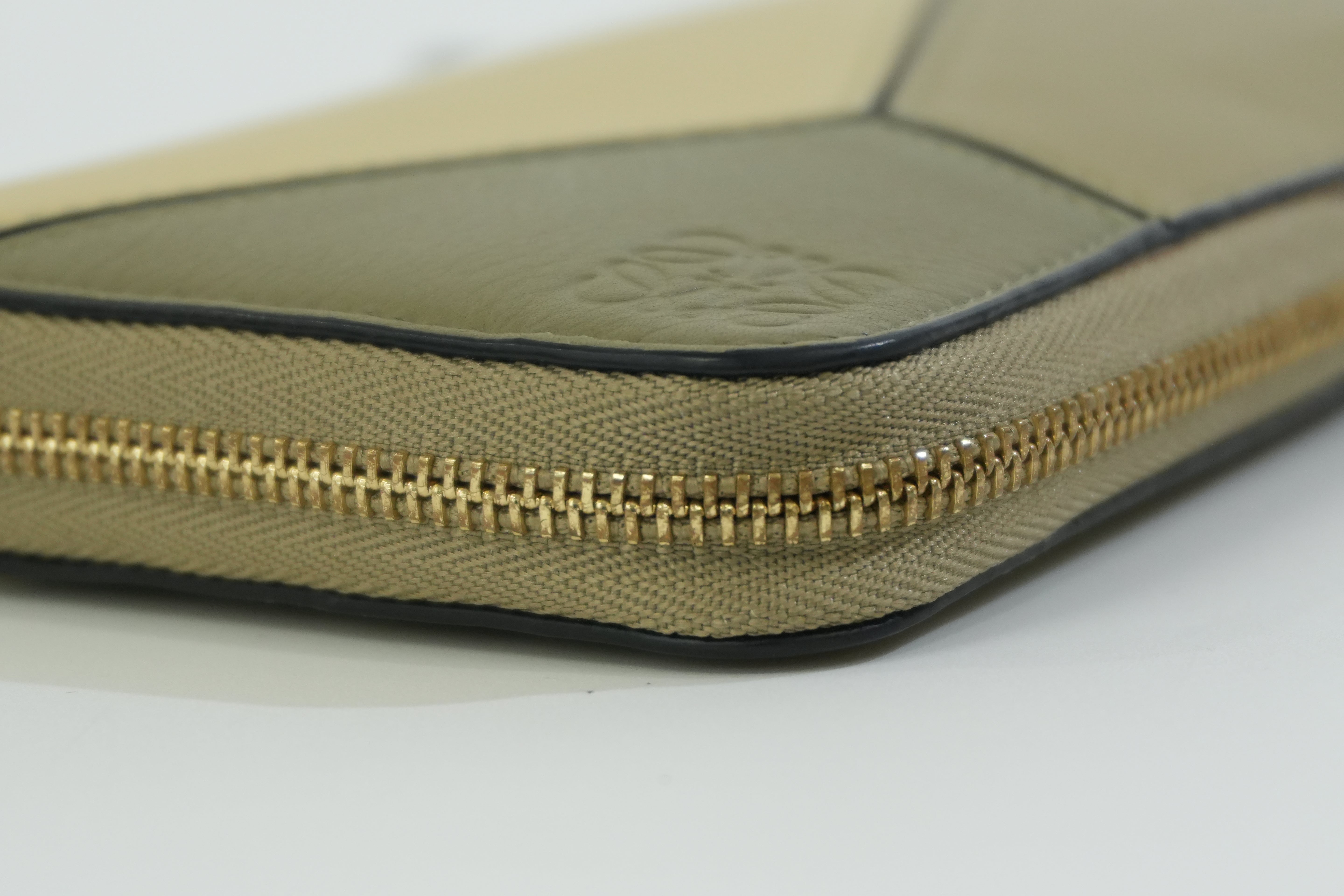 Pre-owned Loewe Leather Zippy Long Wallet Green Used