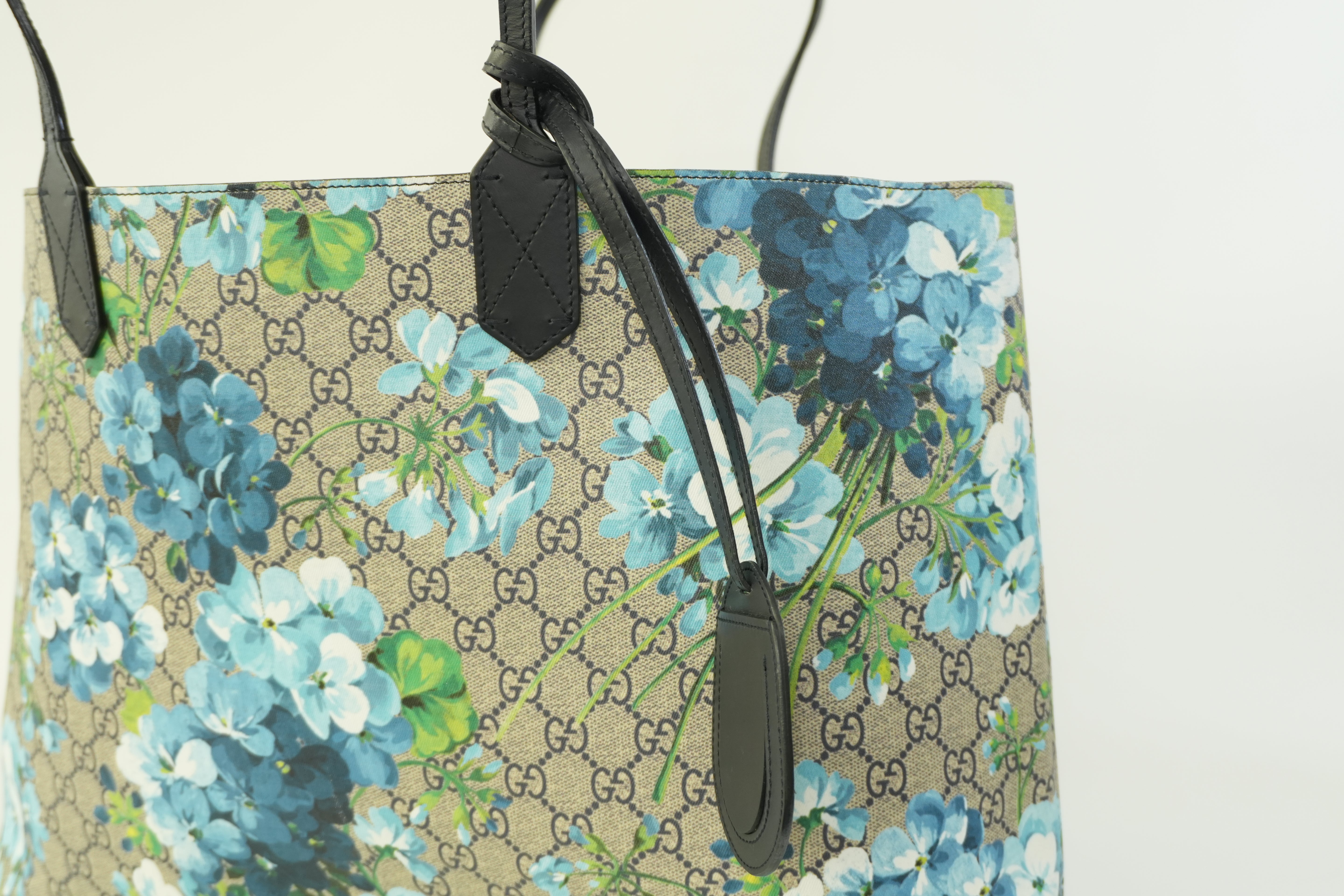 Pre-owned Gucci Canvas Blooms Reversible Tote Bag Blue Used