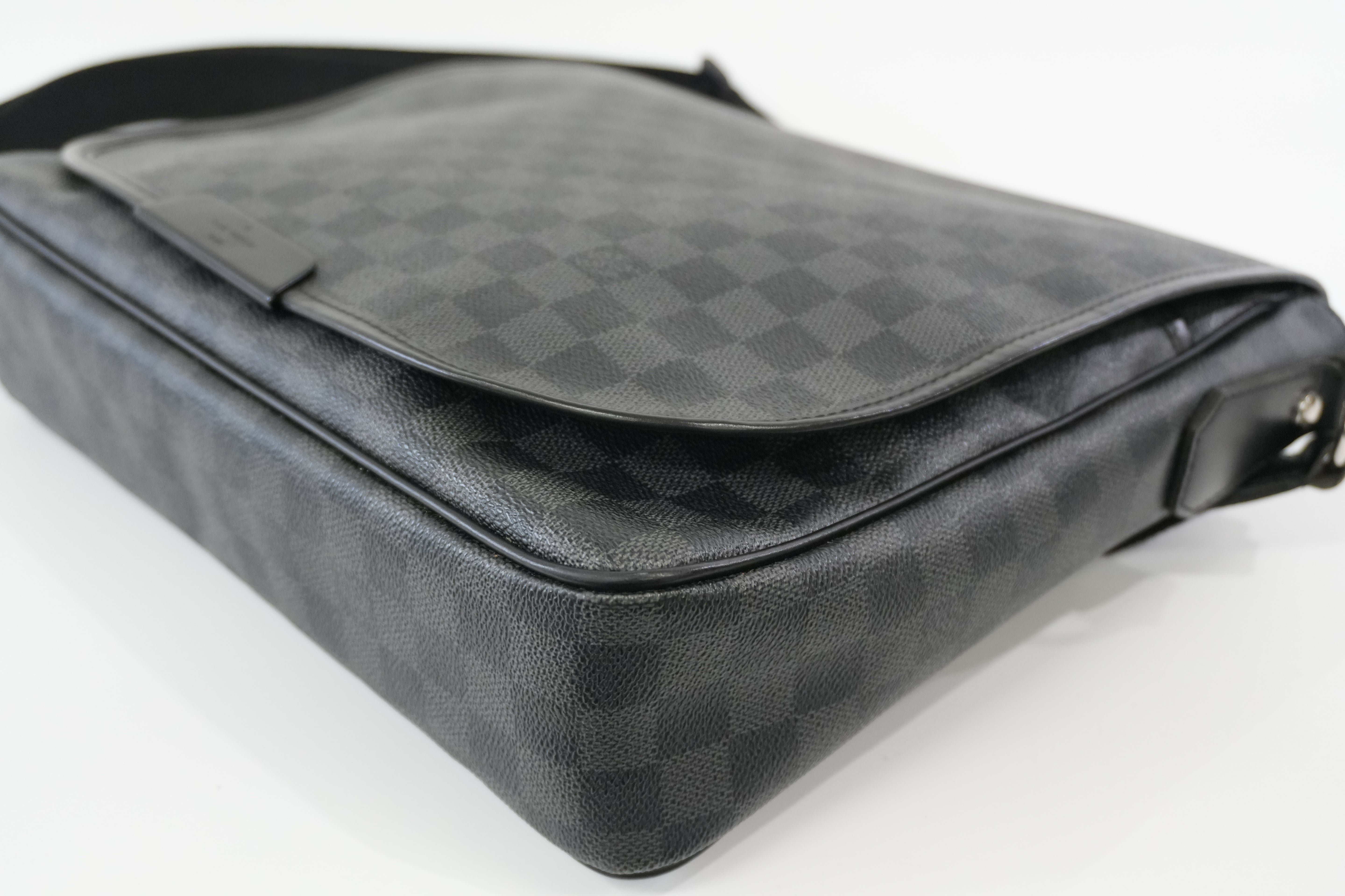 Pre-owned Louis Vuitton Damier Graphite Messenger Bag Used