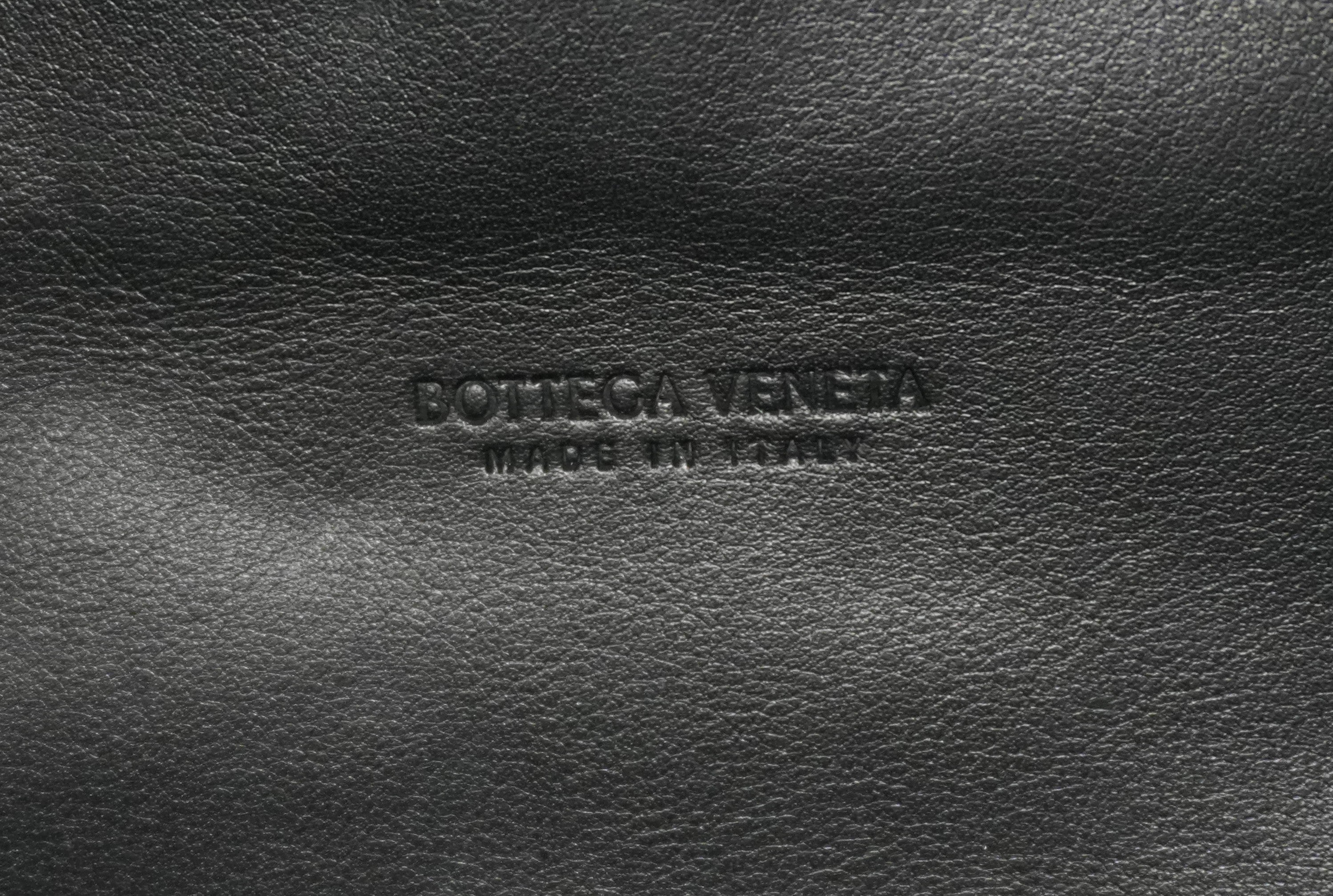 Bottega Chain Pouch Black Leather Used
