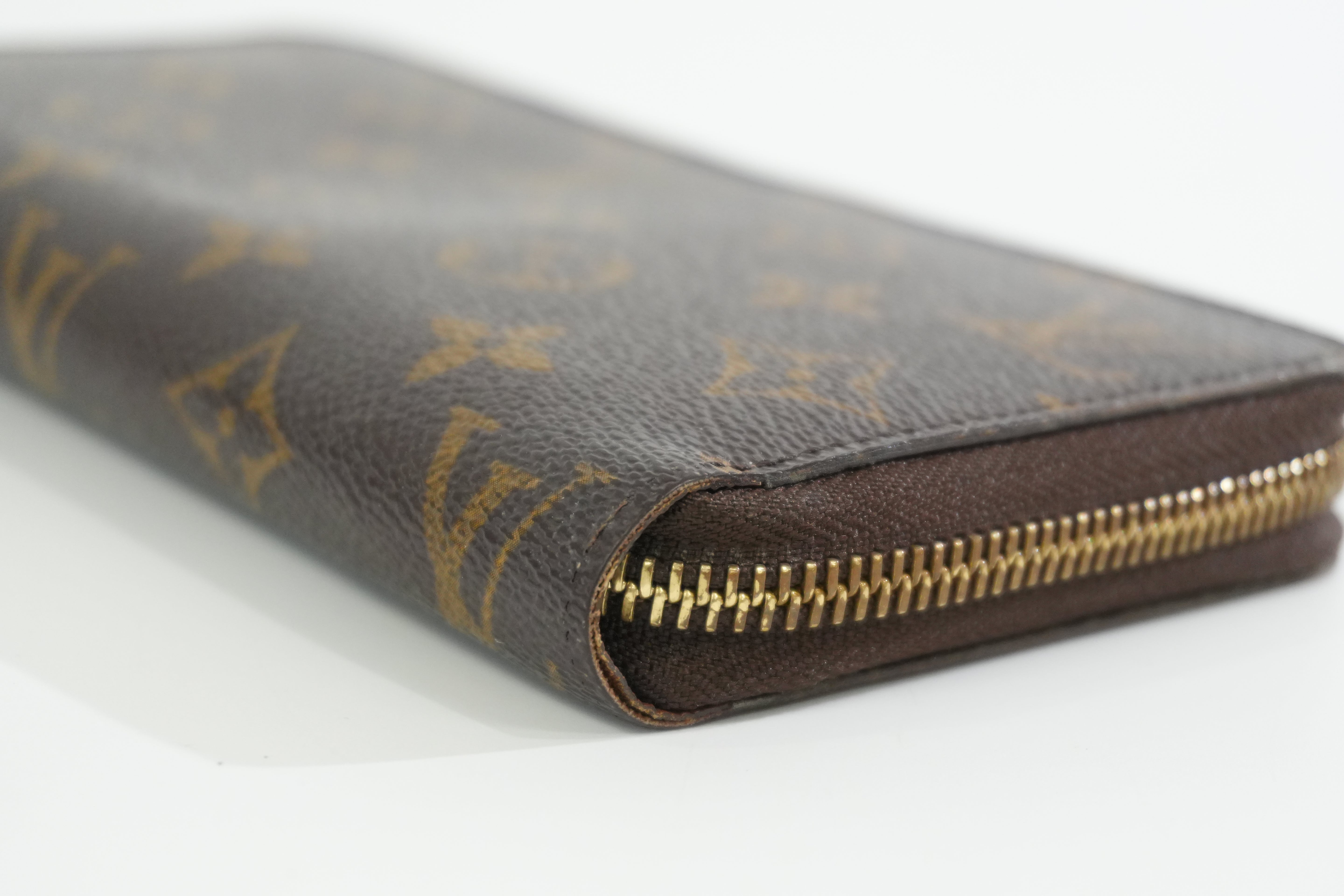 Louis Vuitton Monogram Zippy Wallet Used