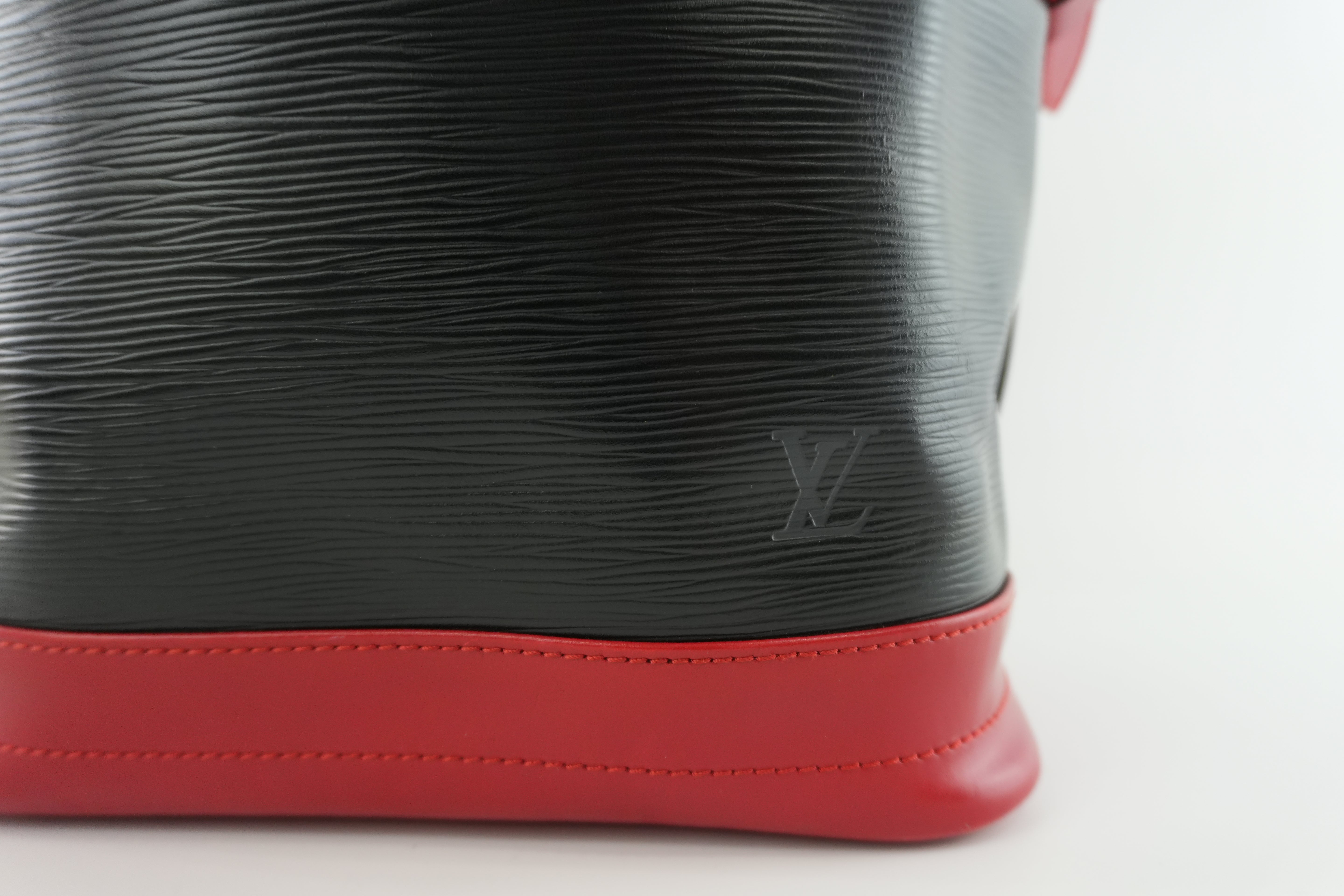 Louis Vuitton Epi Noe Bicolor Shoulder Bag Used