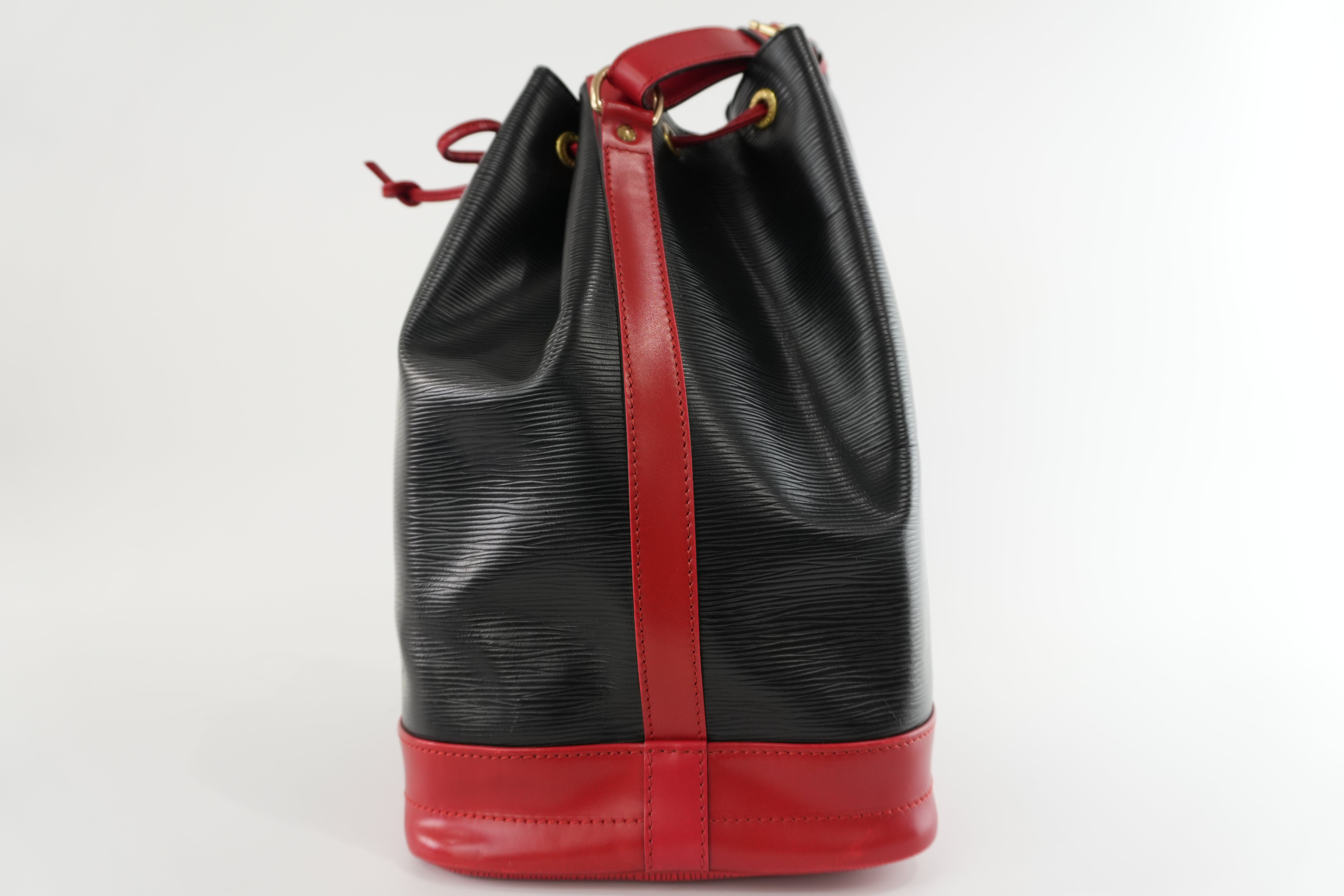 Louis Vuitton Epi Noe Bicolor Shoulder Bag Used