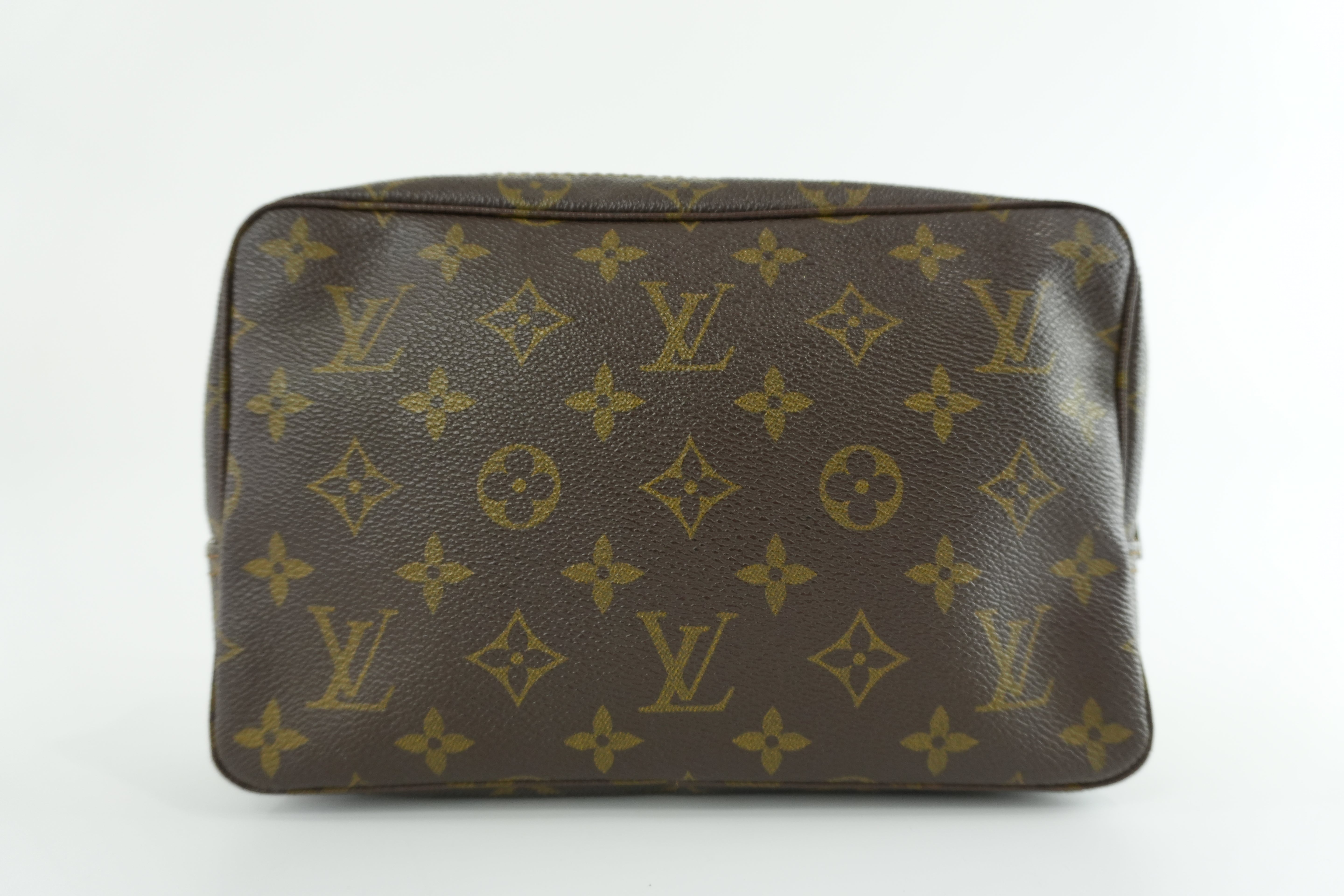 Pre-owned Louis Vuitton Monogram Trousse 23