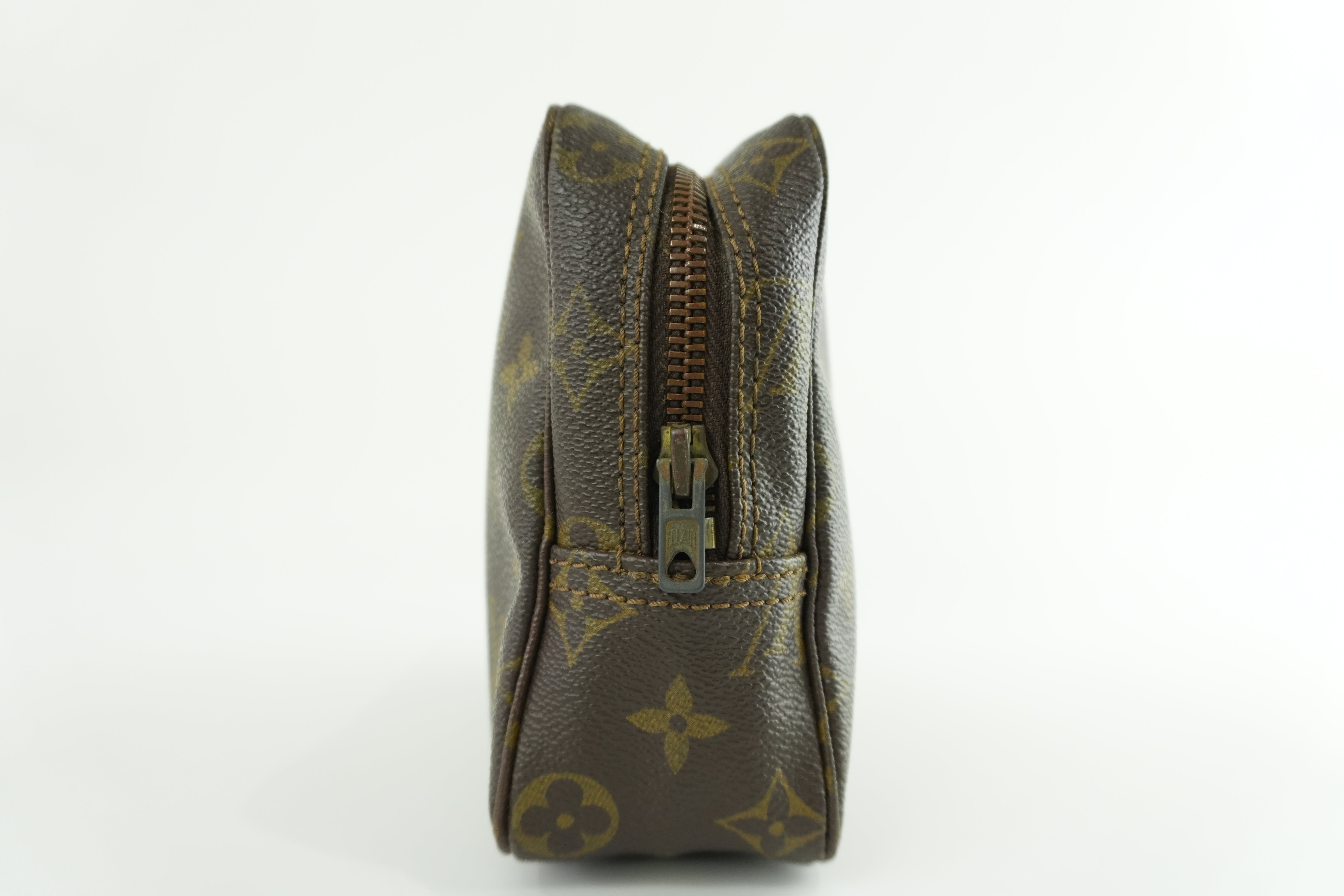 Pre-owned Louis Vuitton Monogram Trousse 23