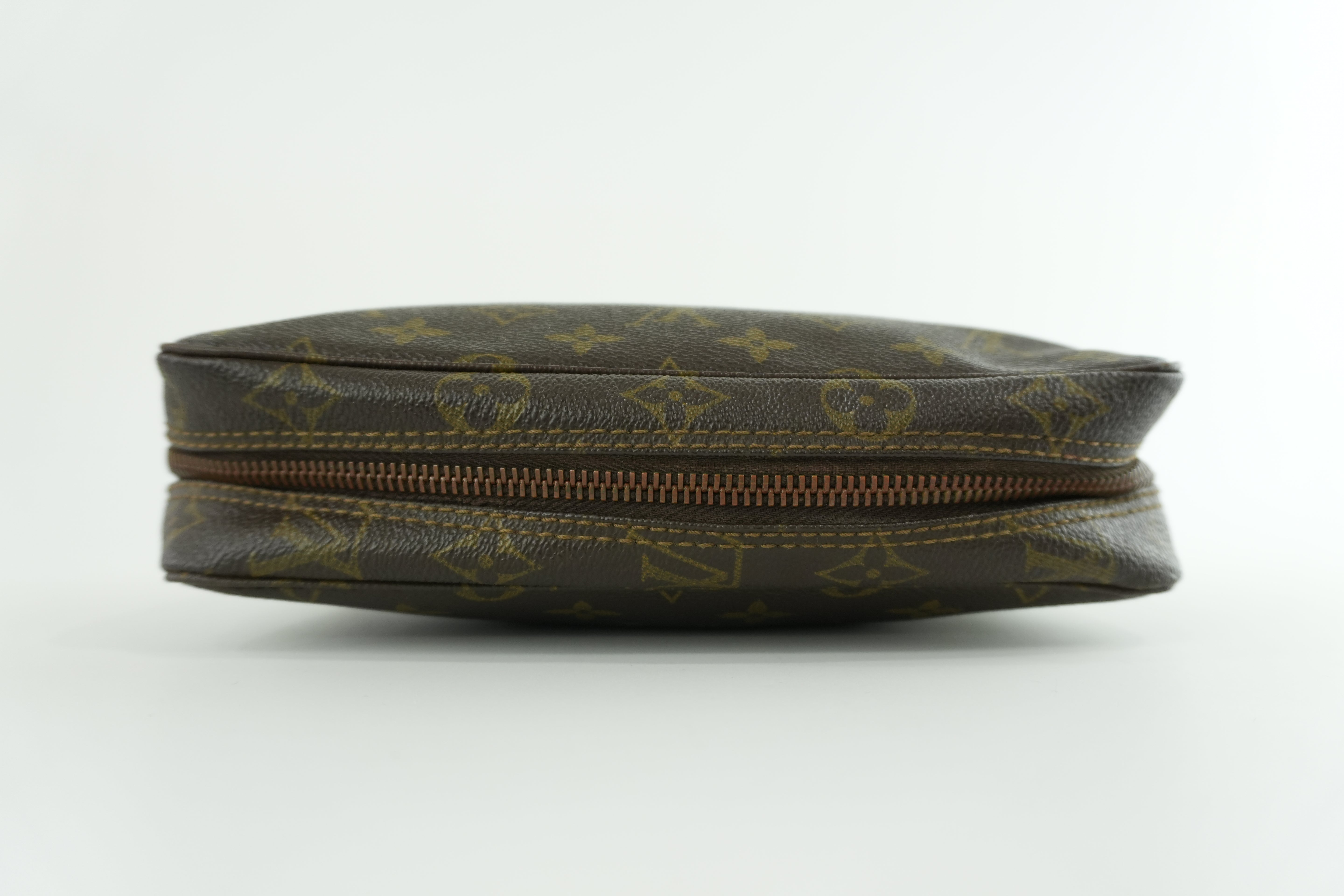 Pre-owned Louis Vuitton Monogram Trousse 23