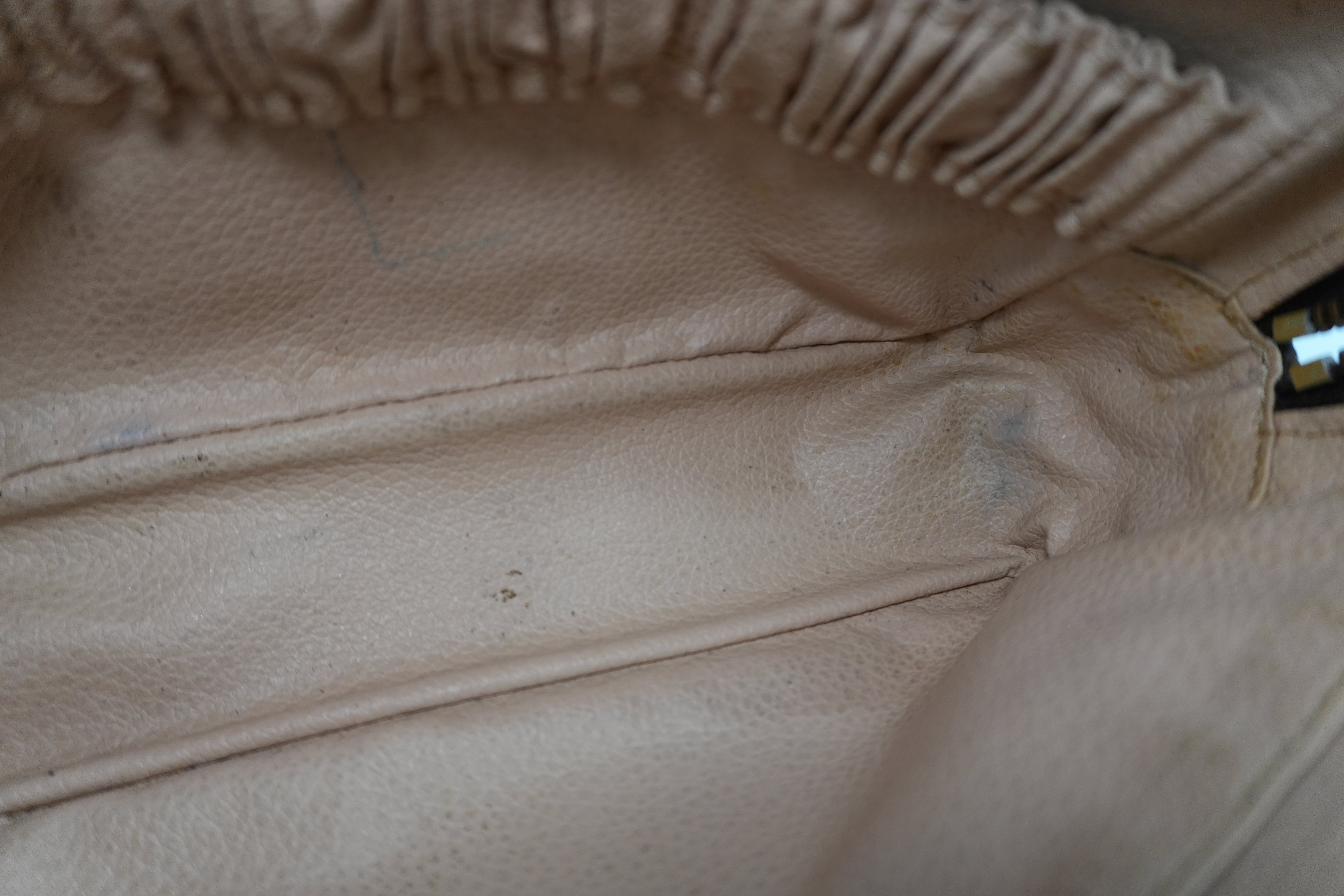 Pre-owned Louis Vuitton Monogram Trousse 23