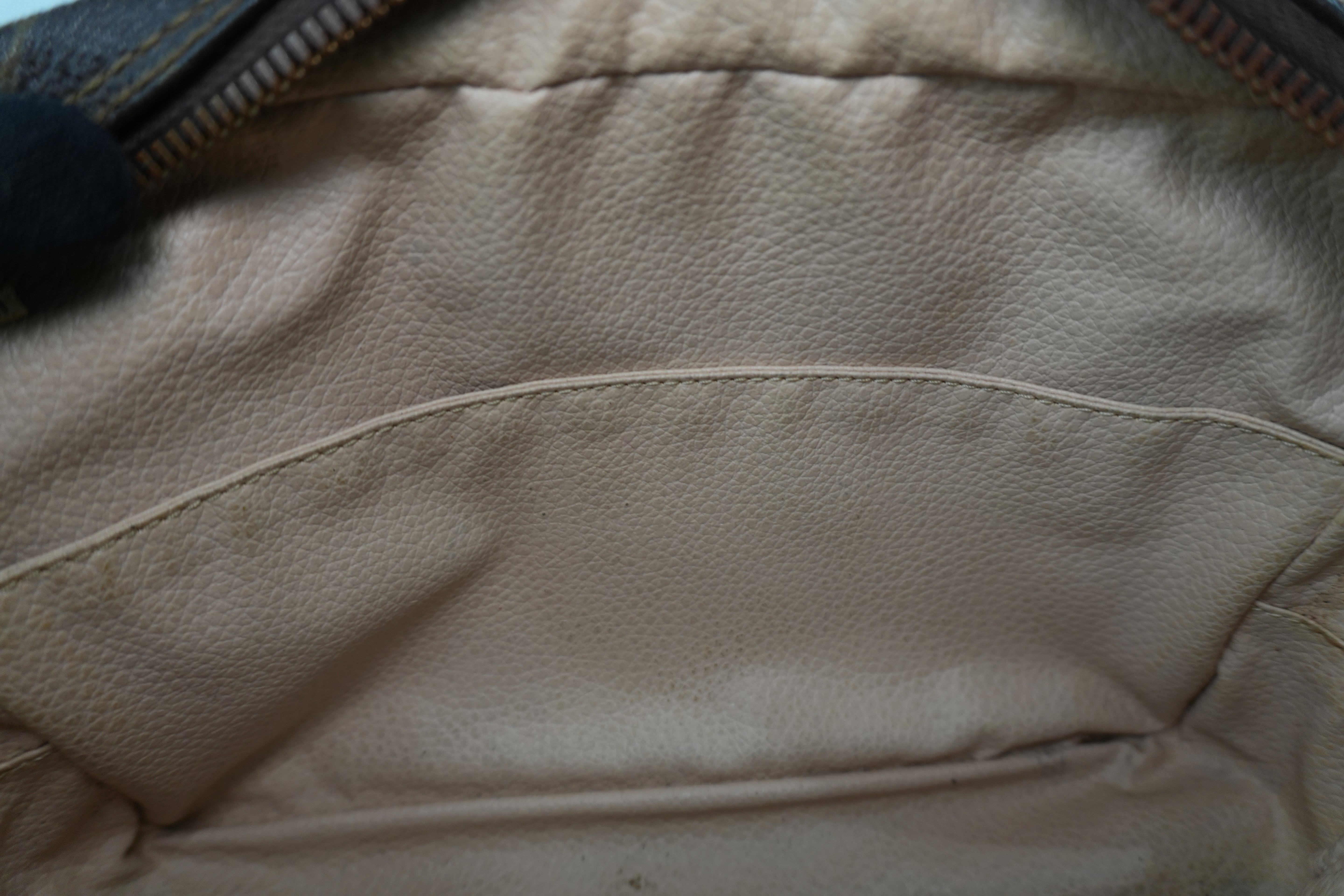 Pre-owned Louis Vuitton Monogram Trousse 23