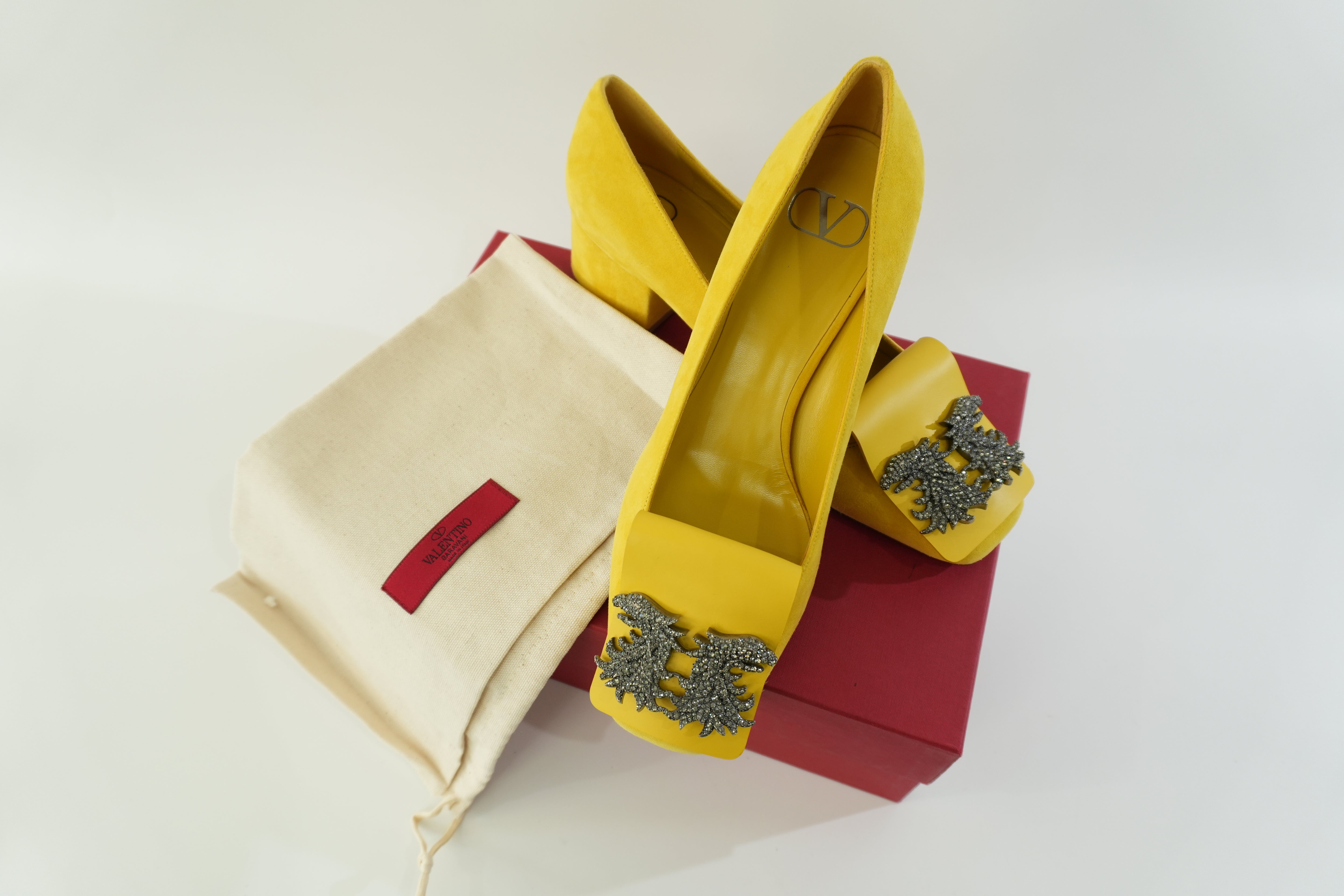 Pre-owned Valentino Suede Heeled Shoes Size 11 Yellow Used